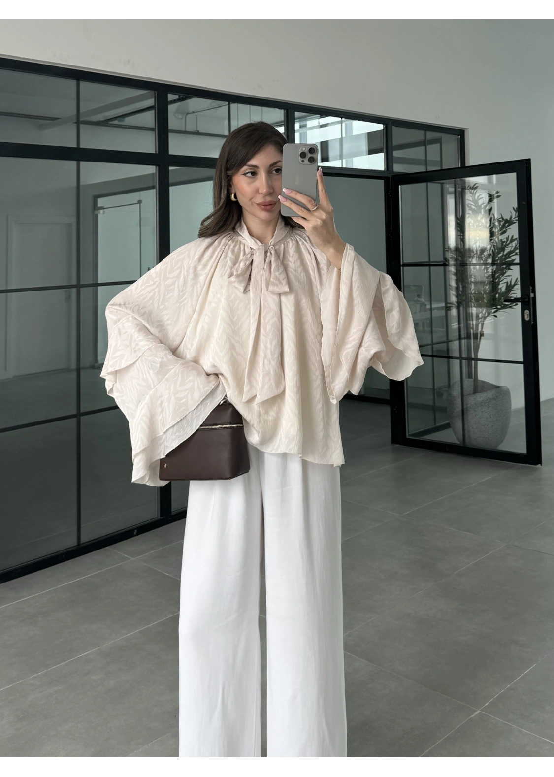 İthal Kumaş Astarlı Fırfırlı Taş Bluz