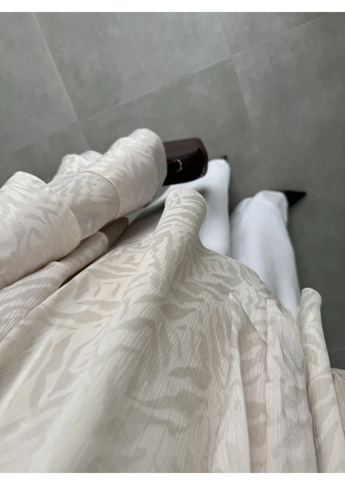 İthal Kumaş Astarlı Fırfırlı Taş Bluz