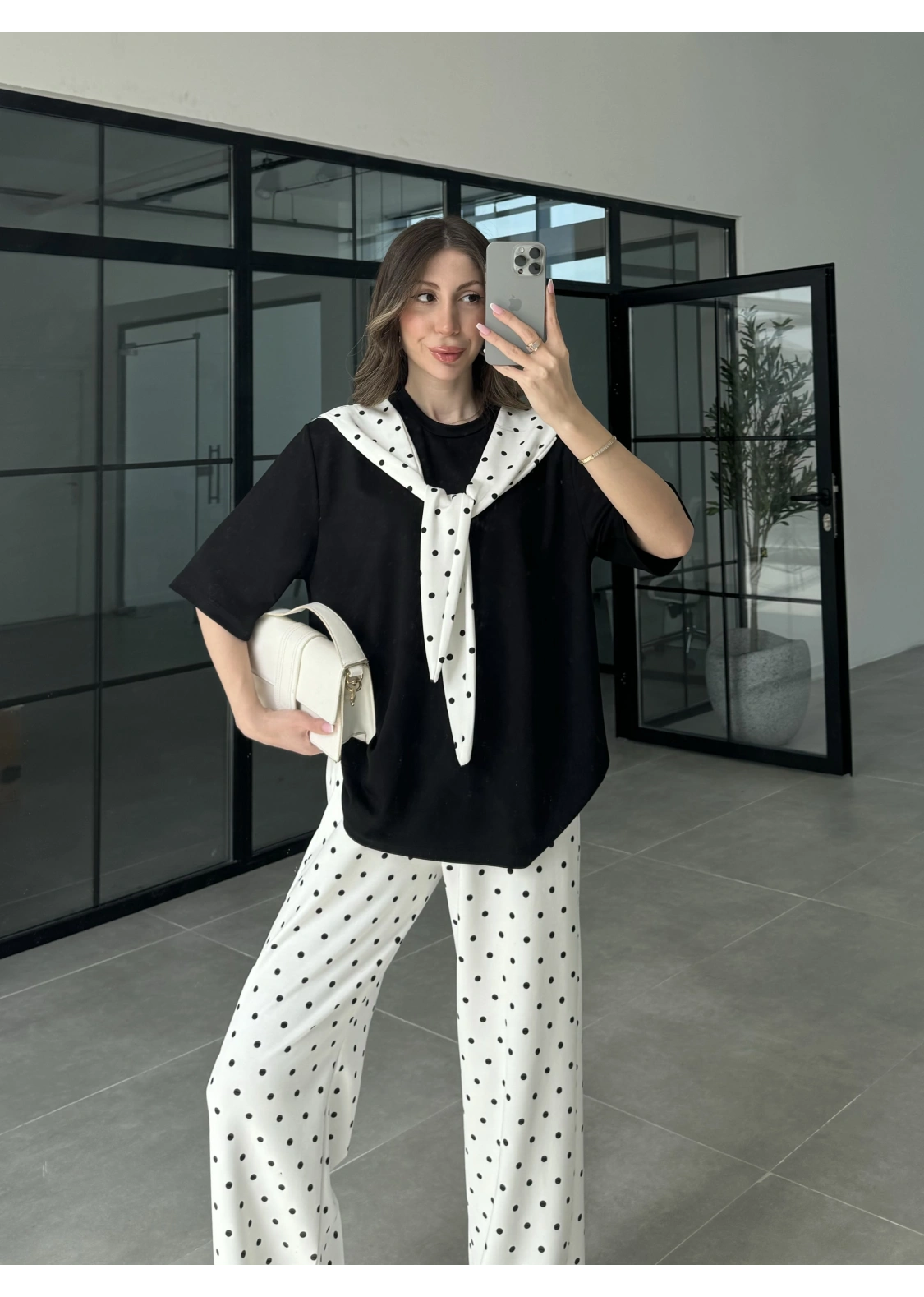 Ekru Puantiye Fular Detaylı Takım