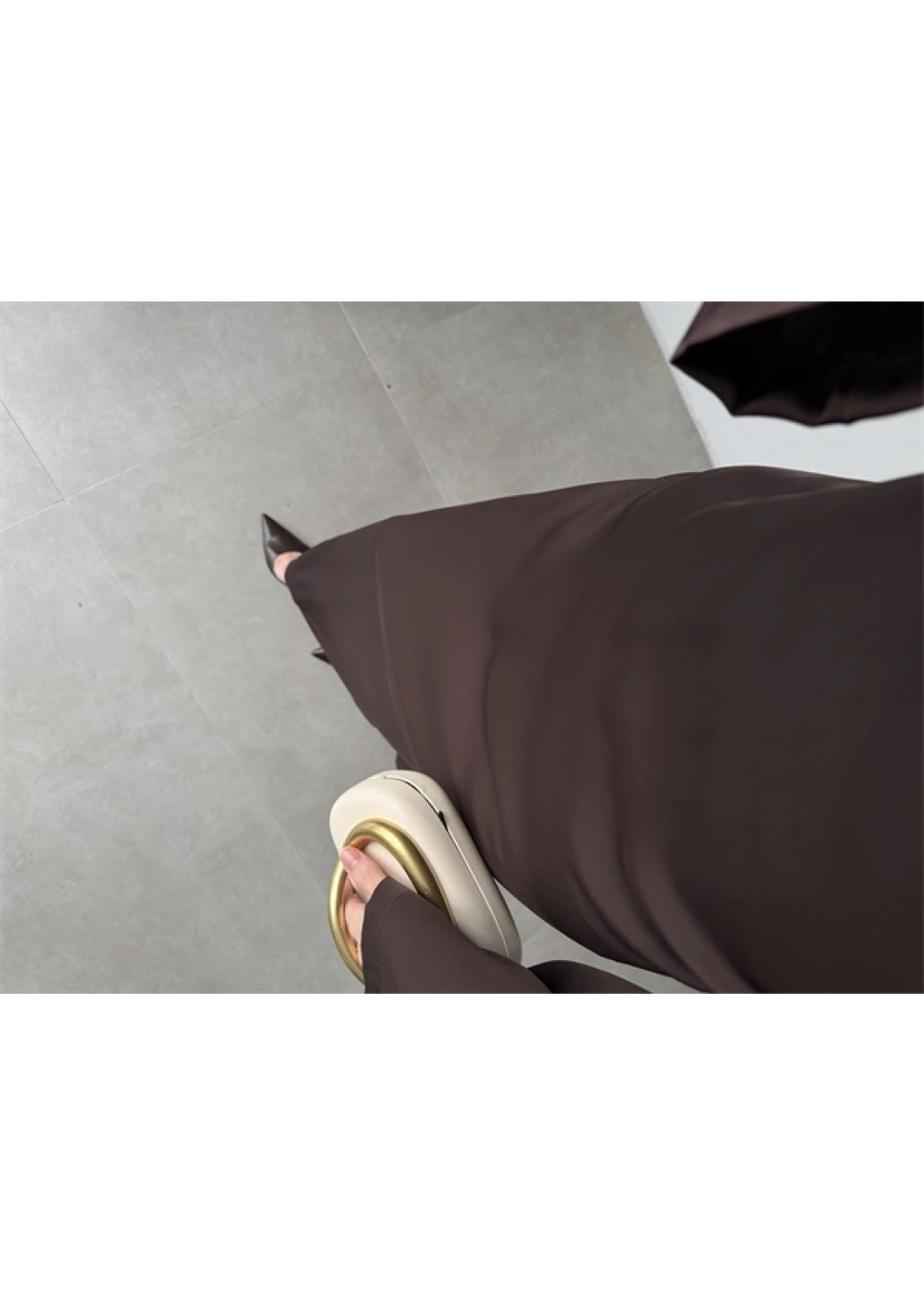 Arkadan Bağlamalı Kahve Saten Elbise