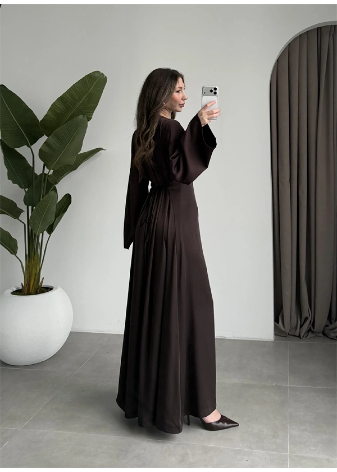 Arkadan Bağlamalı Kahve Saten Elbise