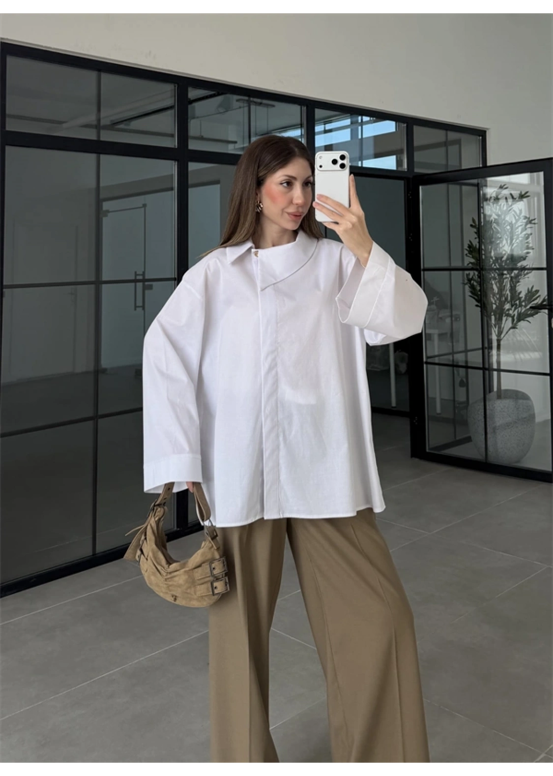Asimetrik Yaka Oversize Beyaz Gömlek