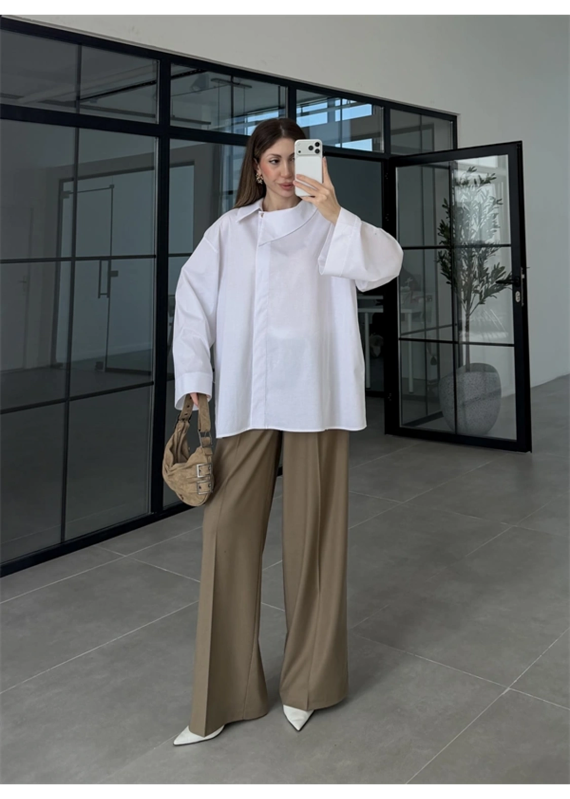 Asimetrik Yaka Oversize Beyaz Gömlek