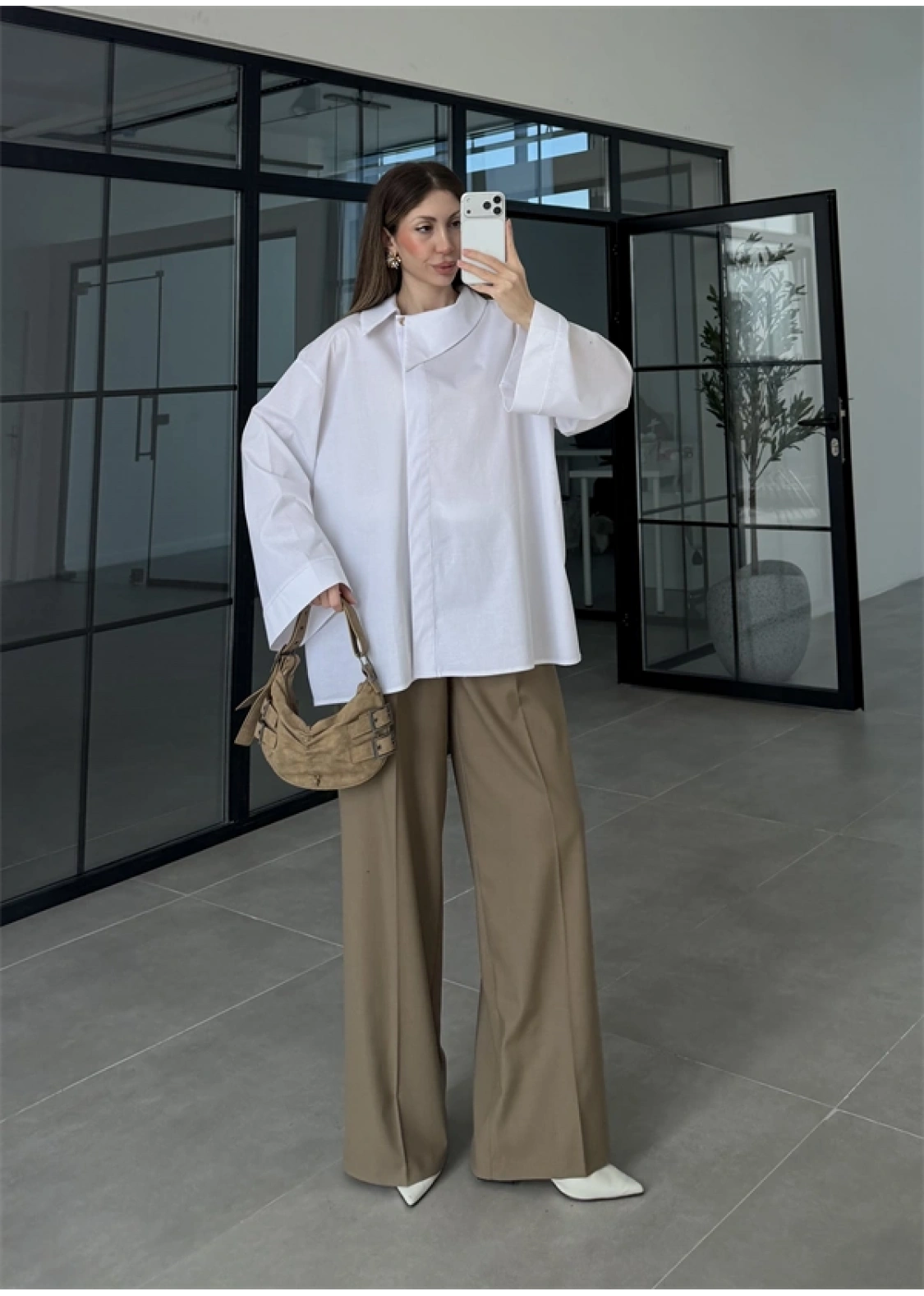 Asimetrik Yaka Oversize Beyaz Gömlek