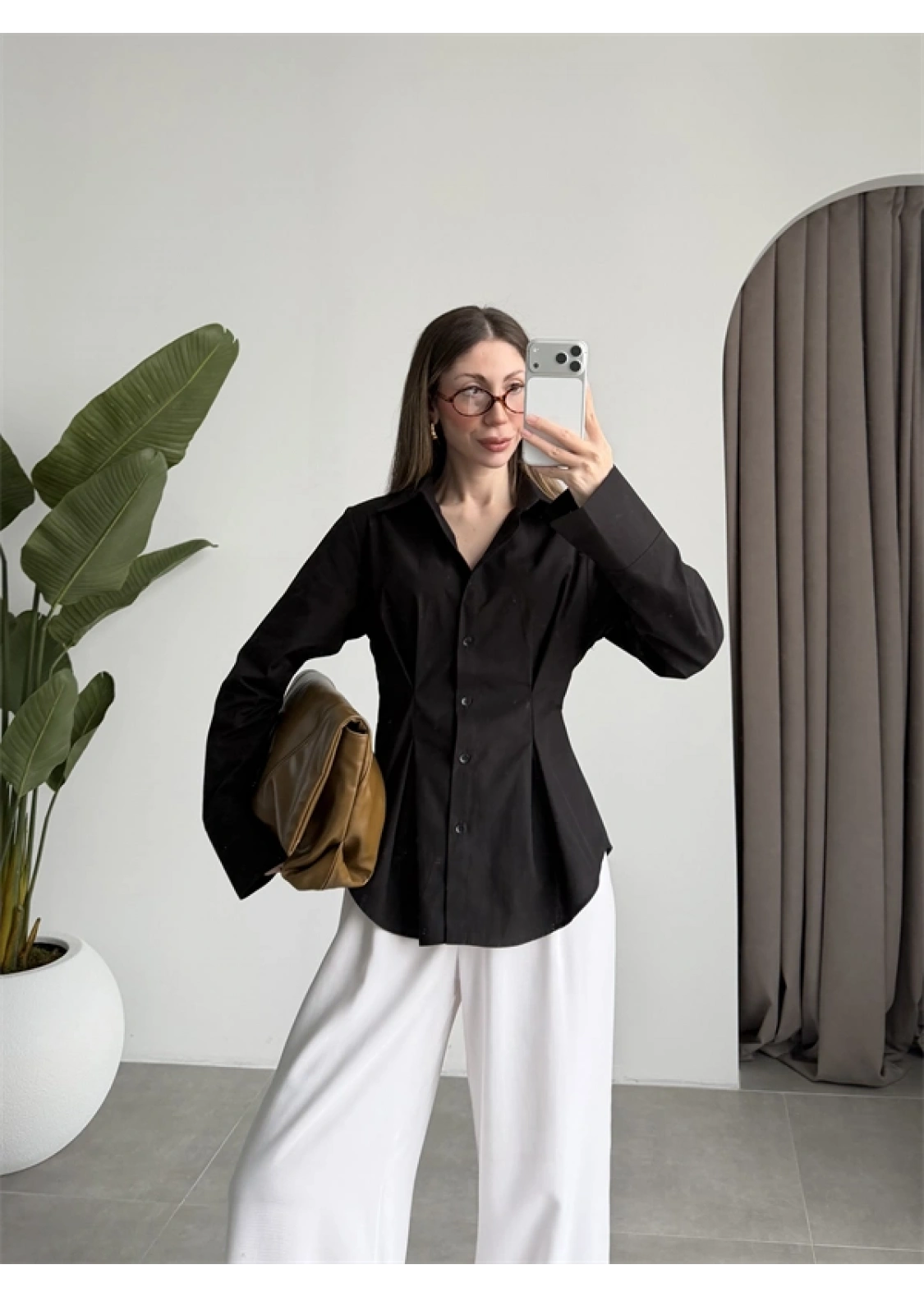 Belden Oturtmalı Pilili Siyah Poplin Gömlek