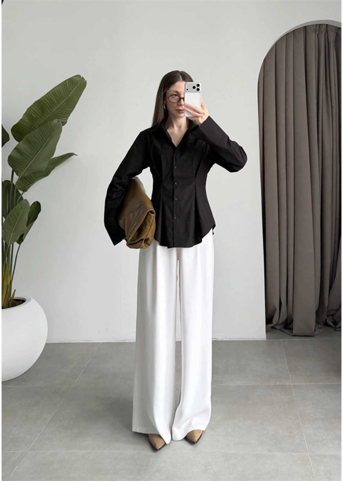 Belden Oturtmalı Pilili Siyah Poplin Gömlek