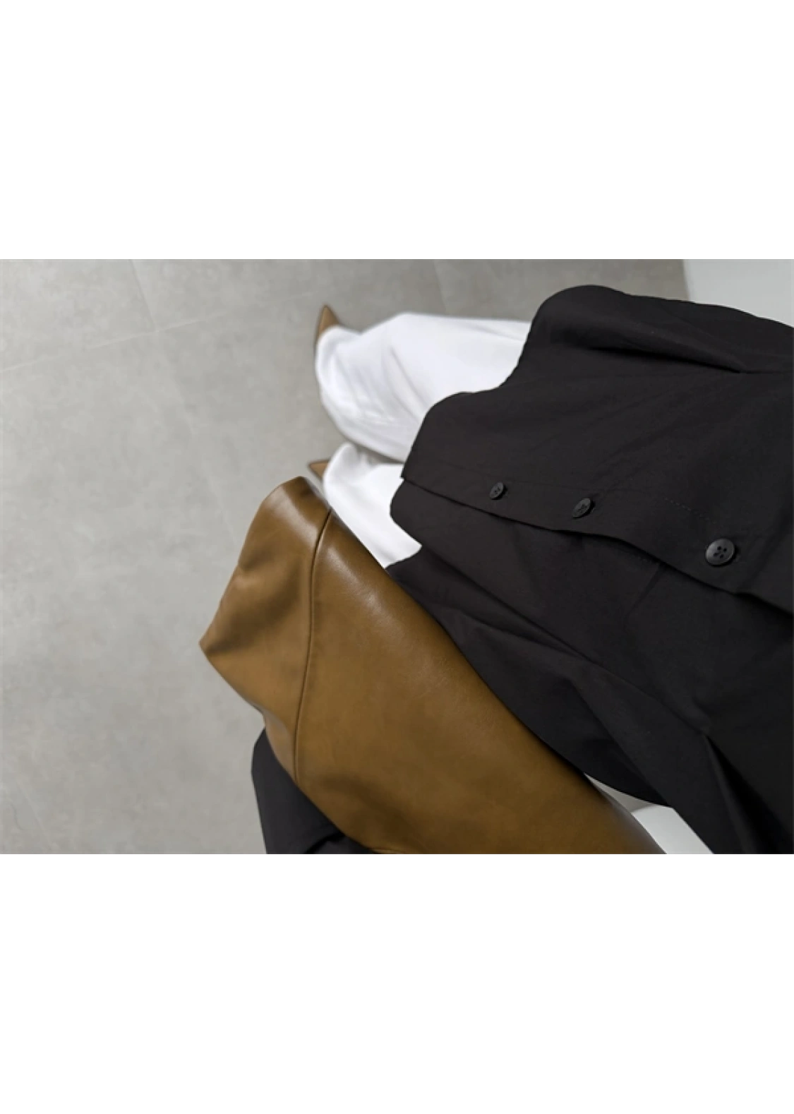 Belden Oturtmalı Pilili Siyah Poplin Gömlek