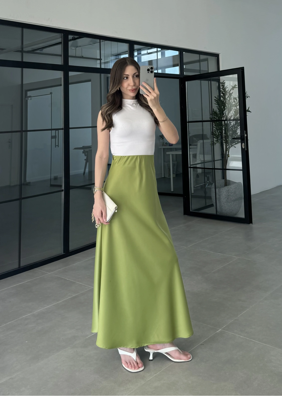 Beli Lastikli Maxi Fıstık Yeşili Saten Etek