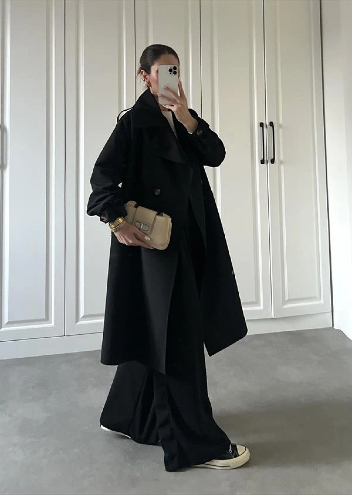 Bilek Detaylı Oversize Kuşaklı Siyah Trençkot