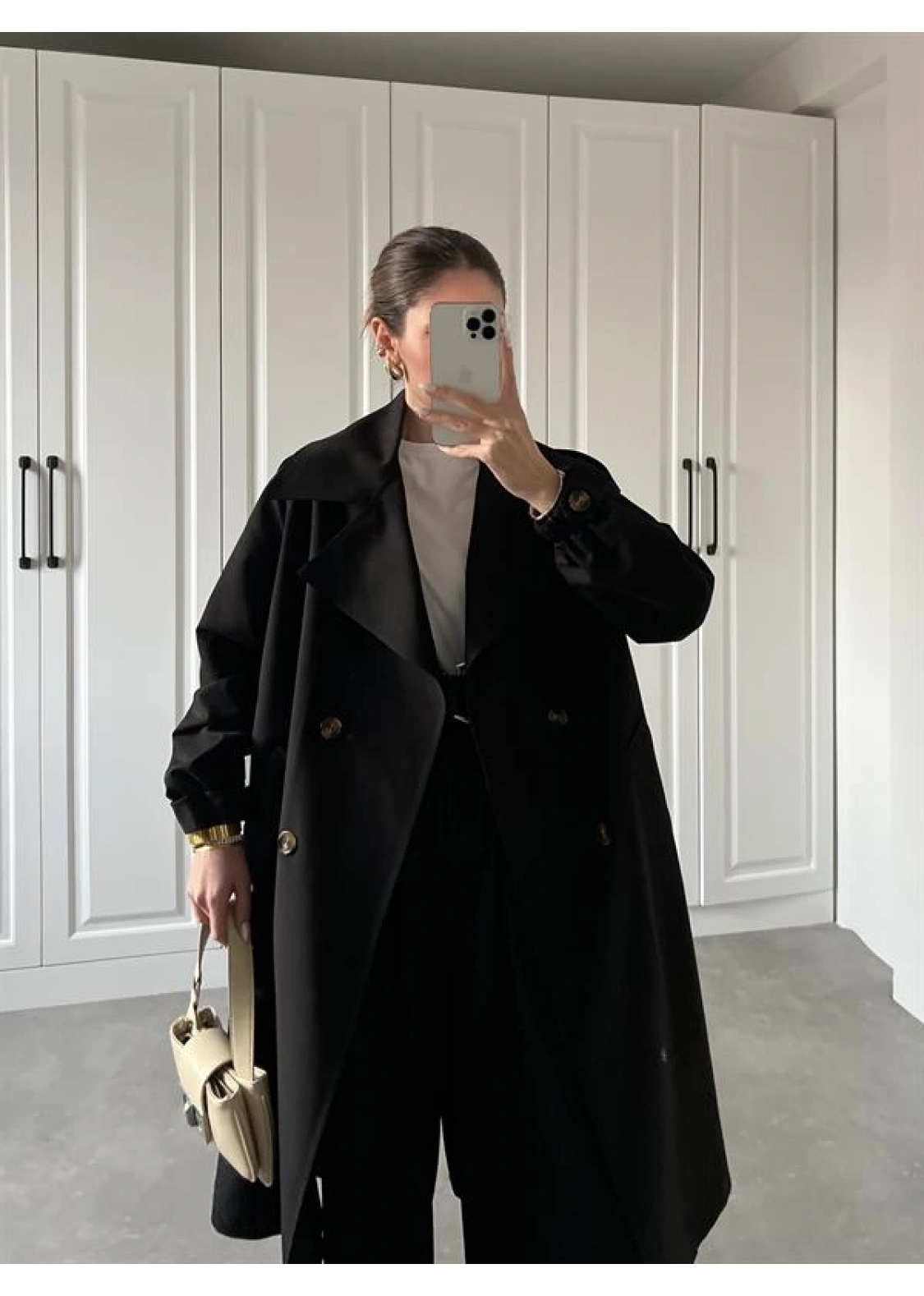 Bilek Detaylı Oversize Kuşaklı Siyah Trençkot