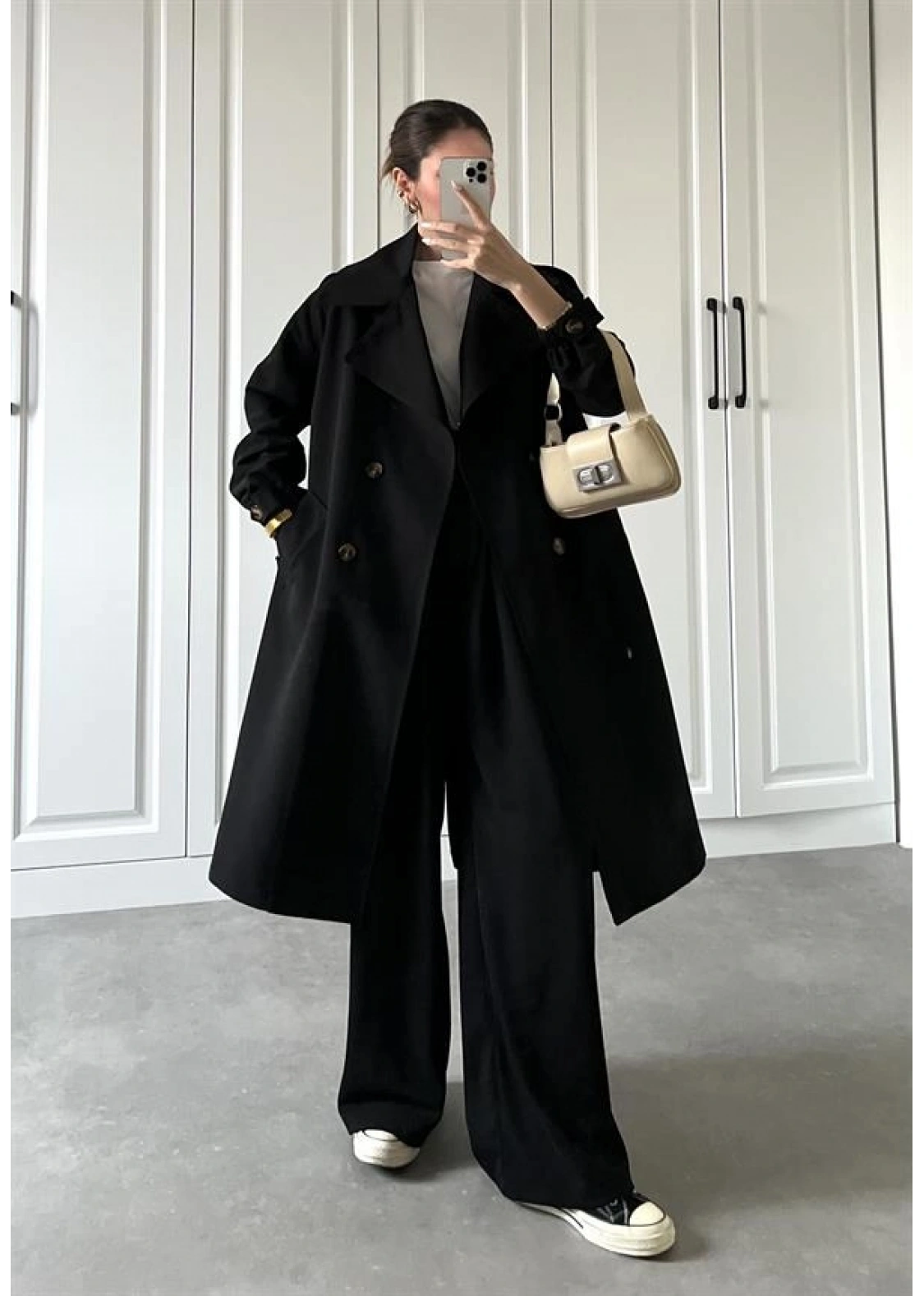 Bilek Detaylı Oversize Kuşaklı Siyah Trençkot