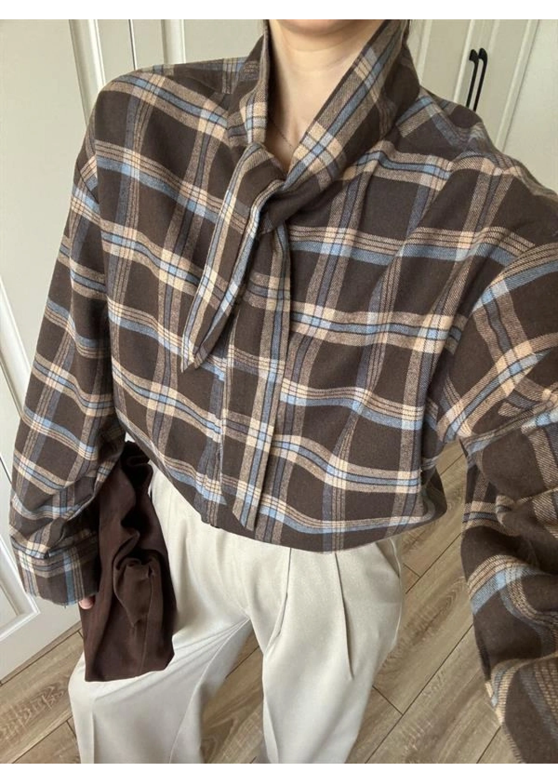 Boyundan Bağlamalı Tasarım Ekose Kahve Gömlek