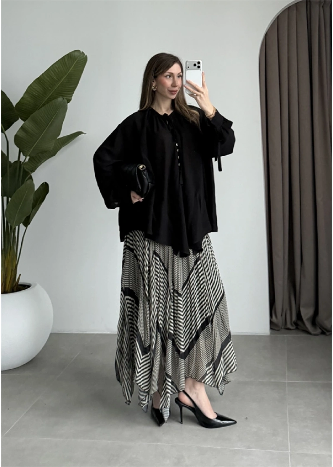 Çizgili Asimetrik Siyah Şifon Etek