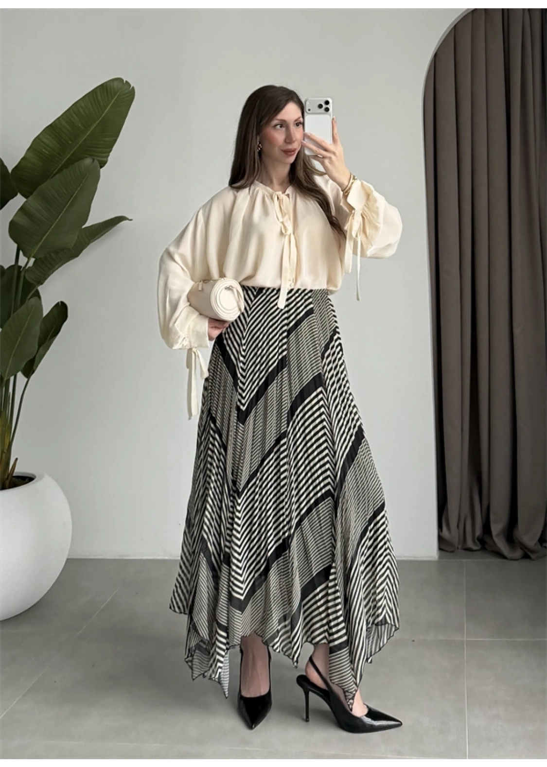 Çizgili Asimetrik Siyah Şifon Etek