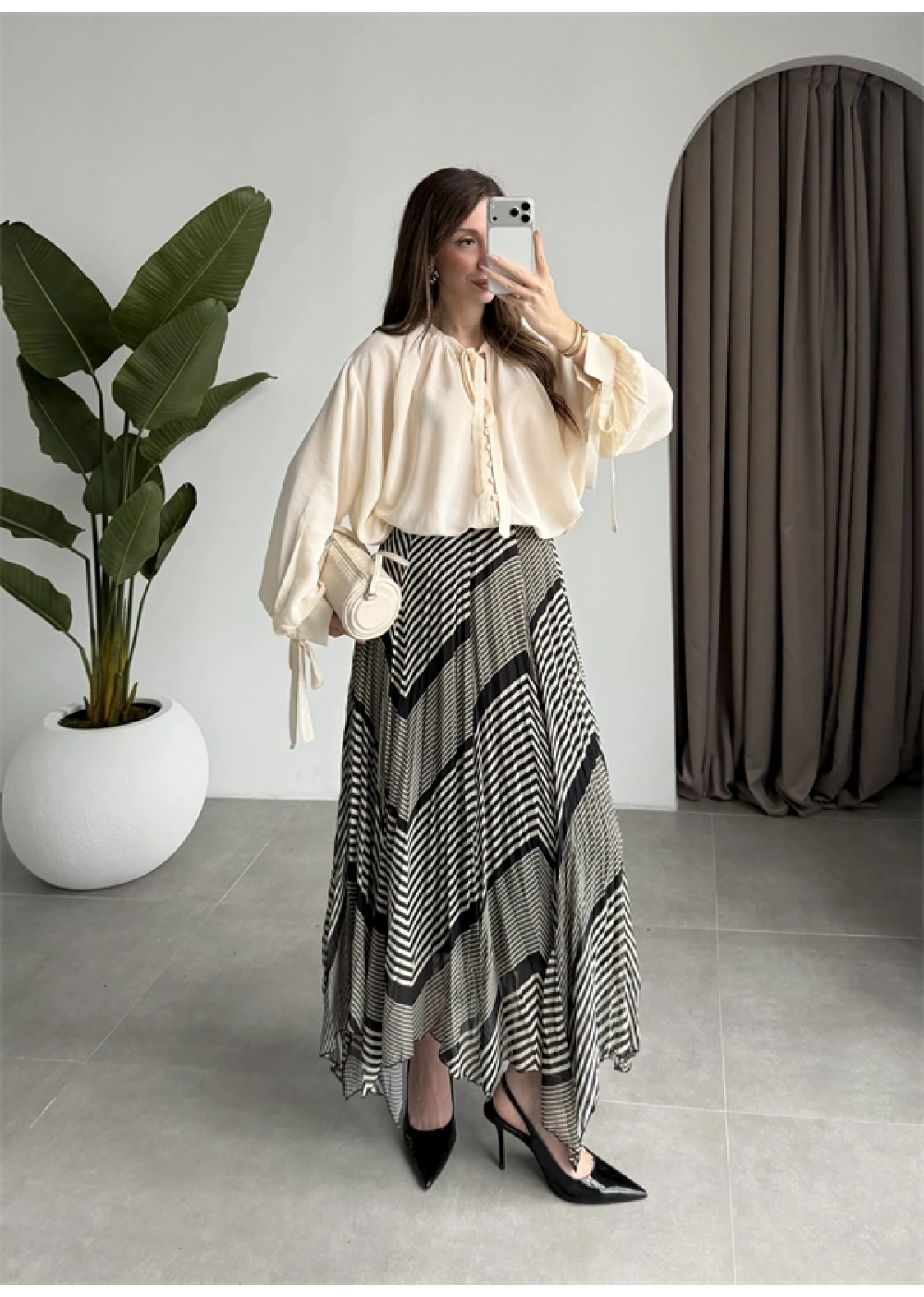 Çizgili Asimetrik Siyah Şifon Etek