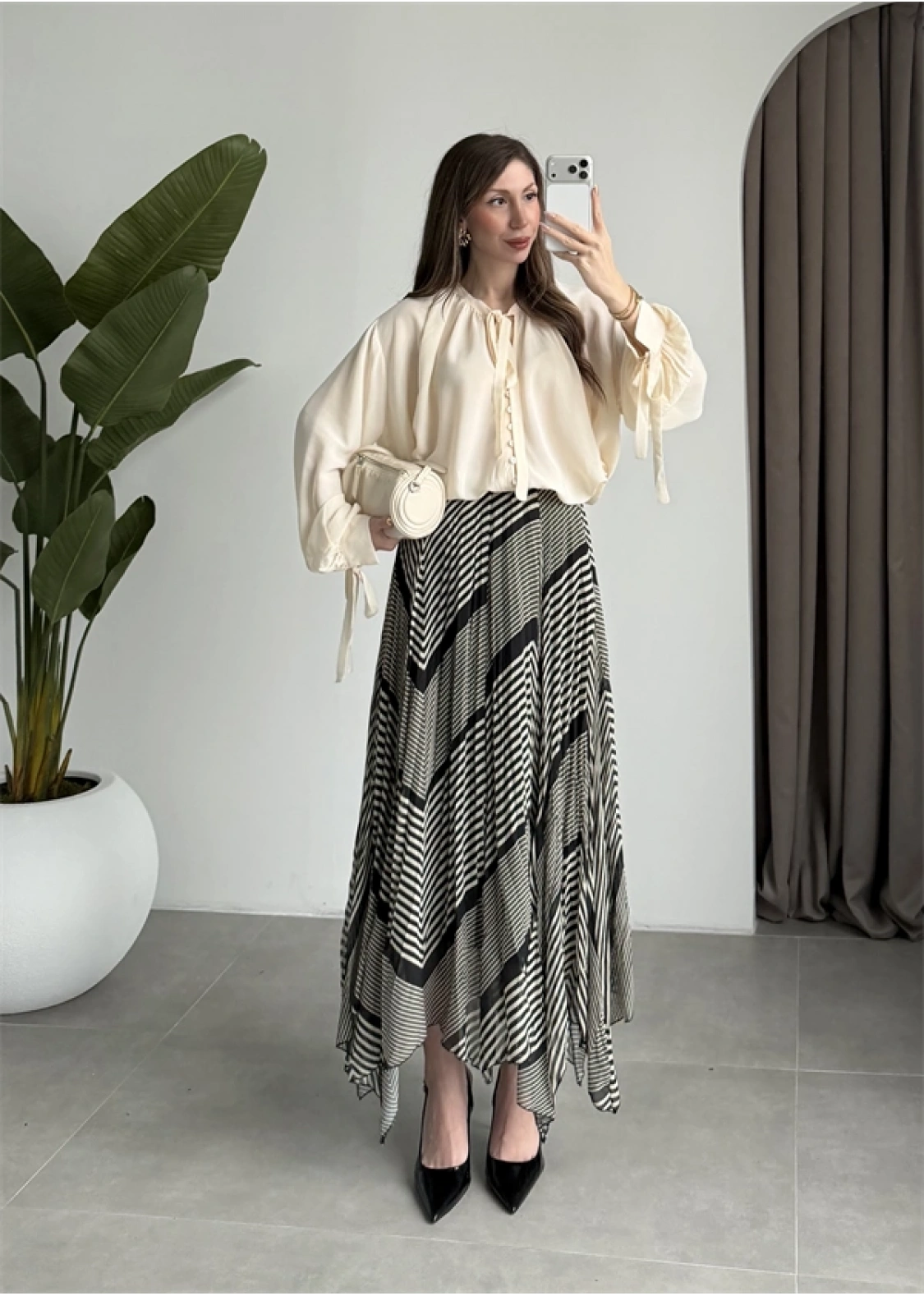 Çizgili Asimetrik Siyah Şifon Etek