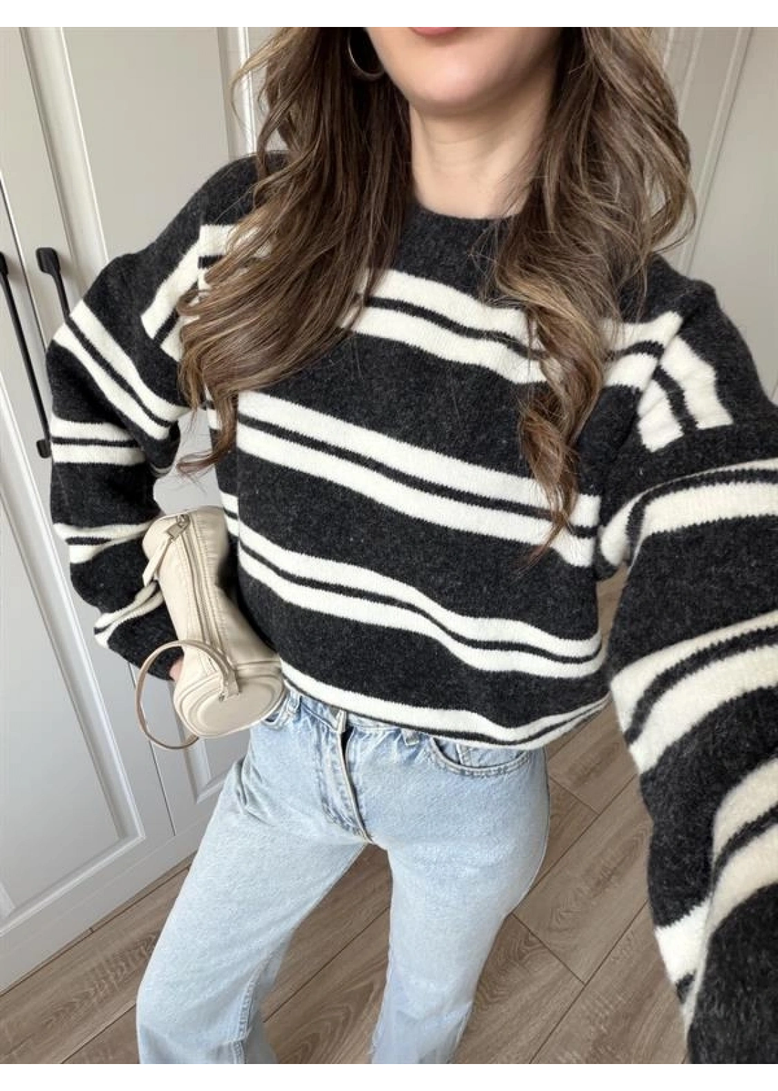 Çizgili Oversize Siyah Yün Kazak