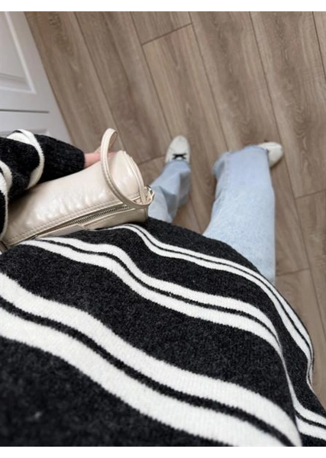 Çizgili Oversize Siyah Yün Kazak