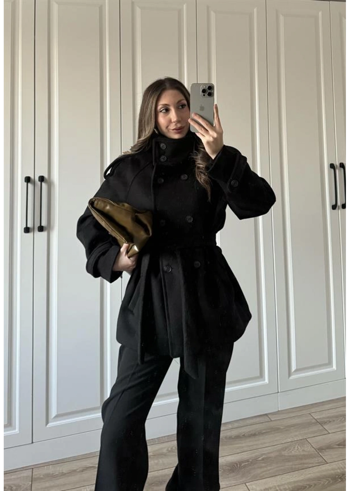 Dik Yaka Kruvaze Kuşaklı Siyah Yün Kaban