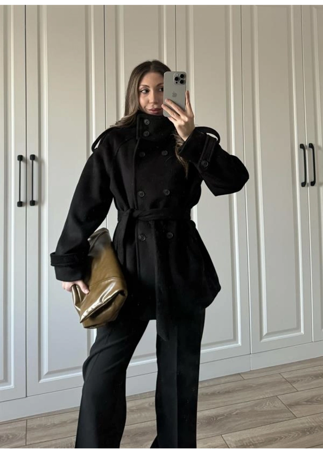 Dik Yaka Kruvaze Kuşaklı Siyah Yün Kaban