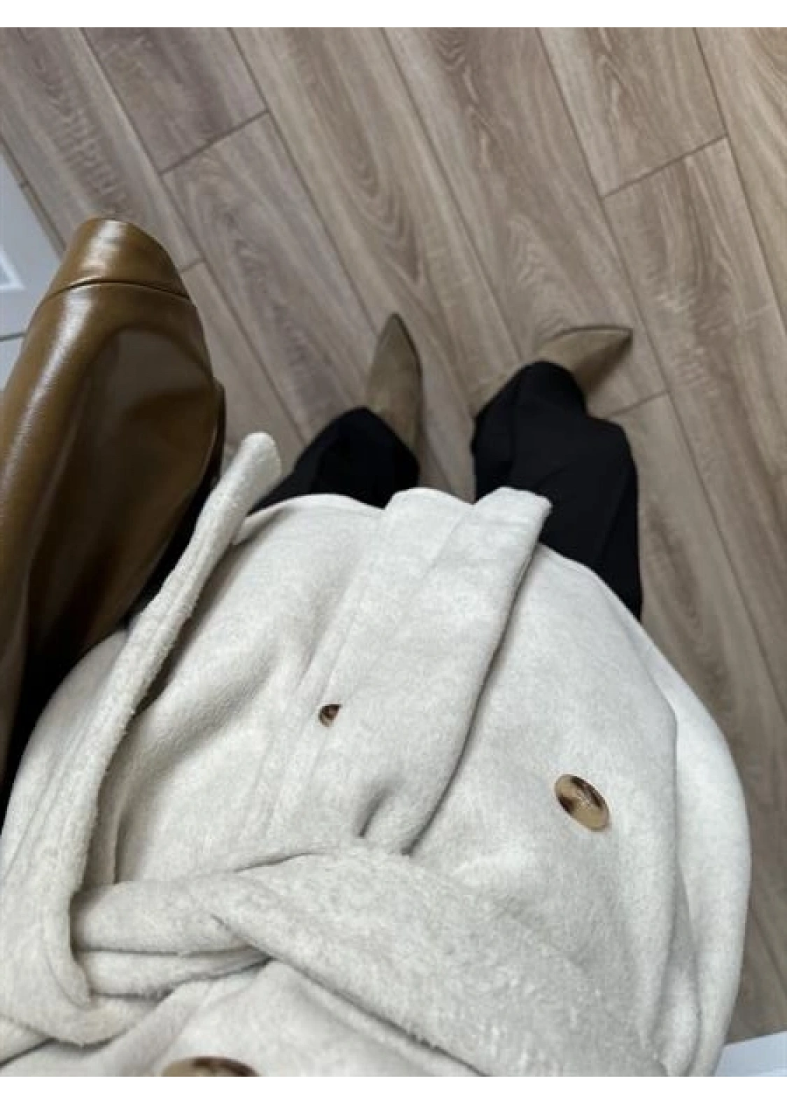 Dik Yaka Kruvaze Kuşaklı Taş Yün Kaban