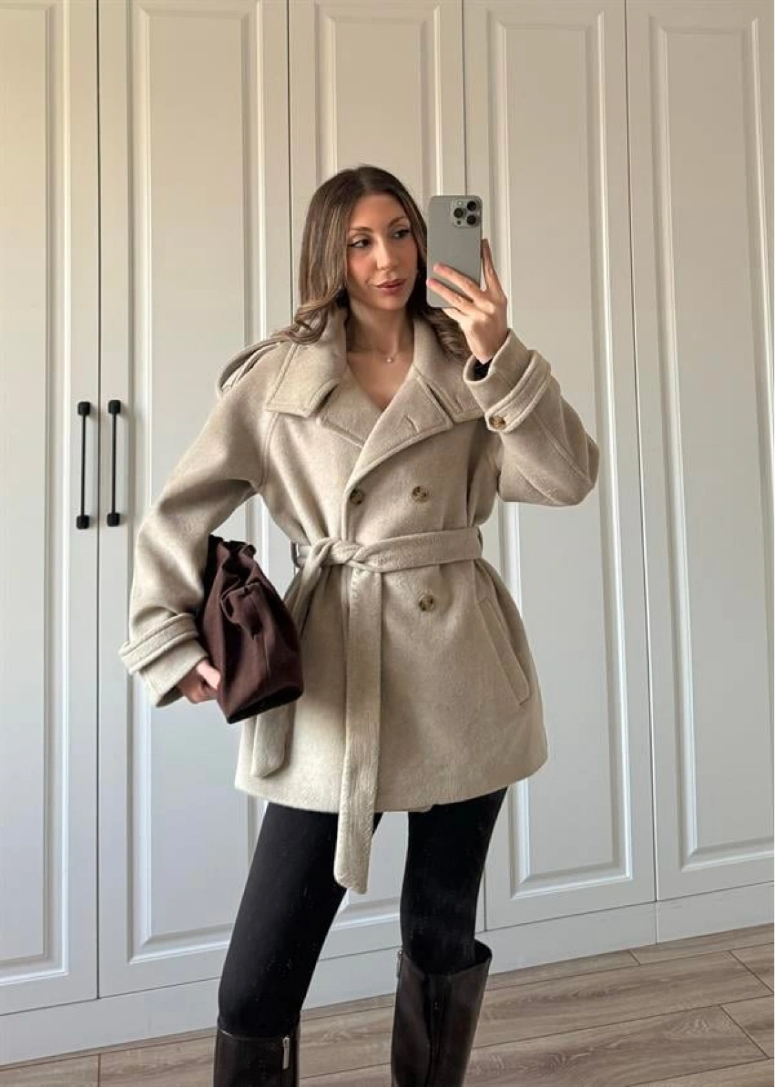 Dik Yaka Kruvaze Kuşaklı Vizon Yün Kaban