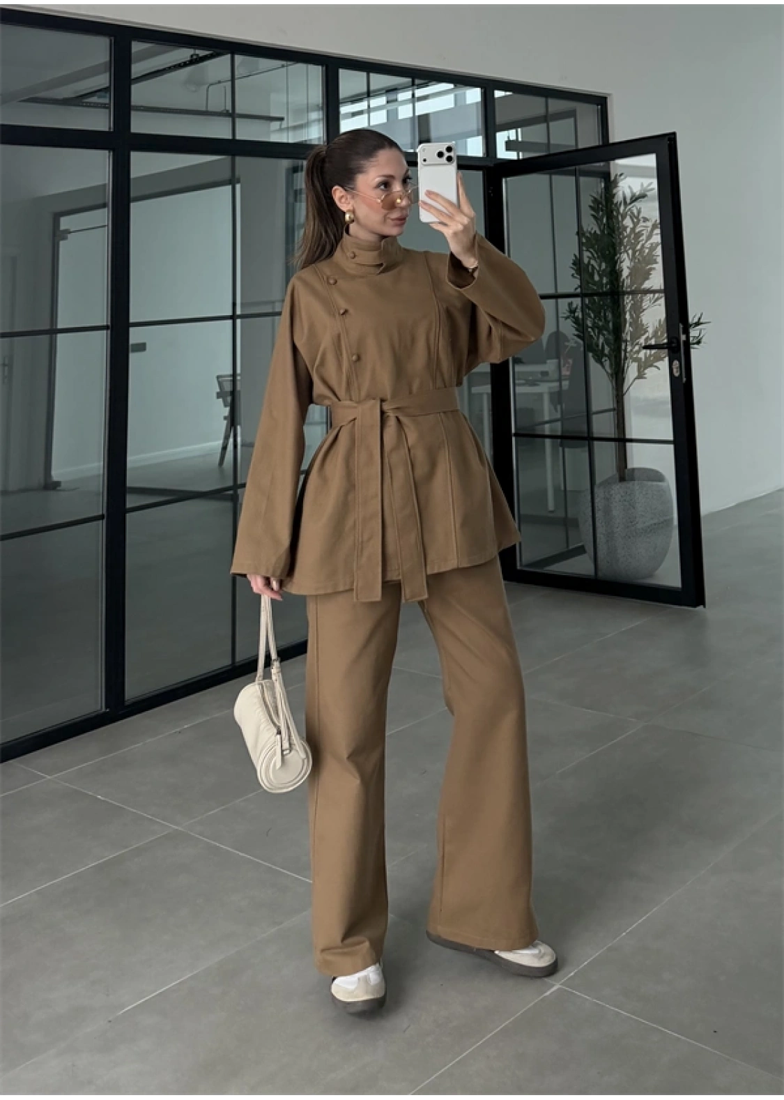 Dik Yaka Kuşaklı Camel Denim Takım