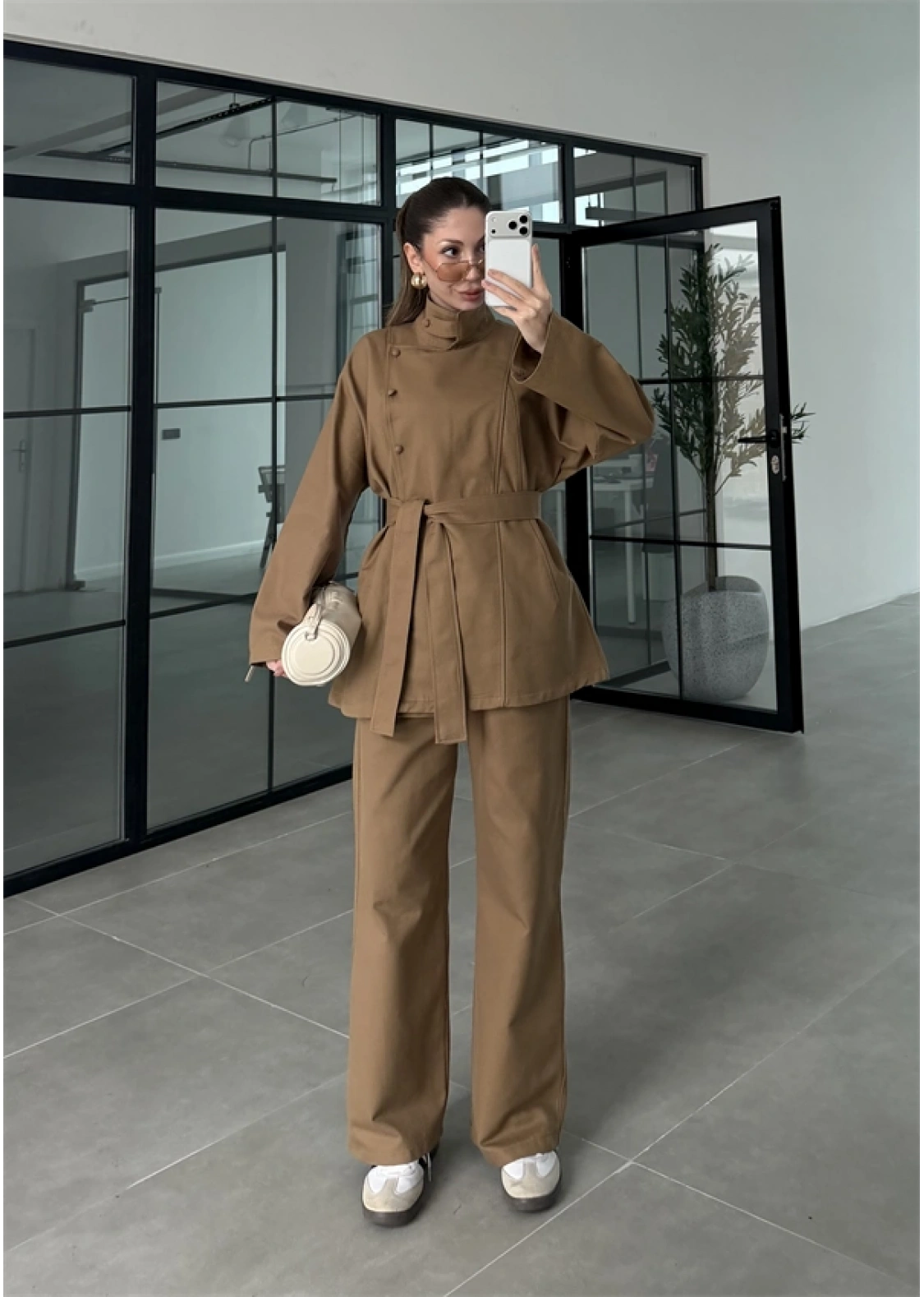 Dik Yaka Kuşaklı Camel Denim Takım