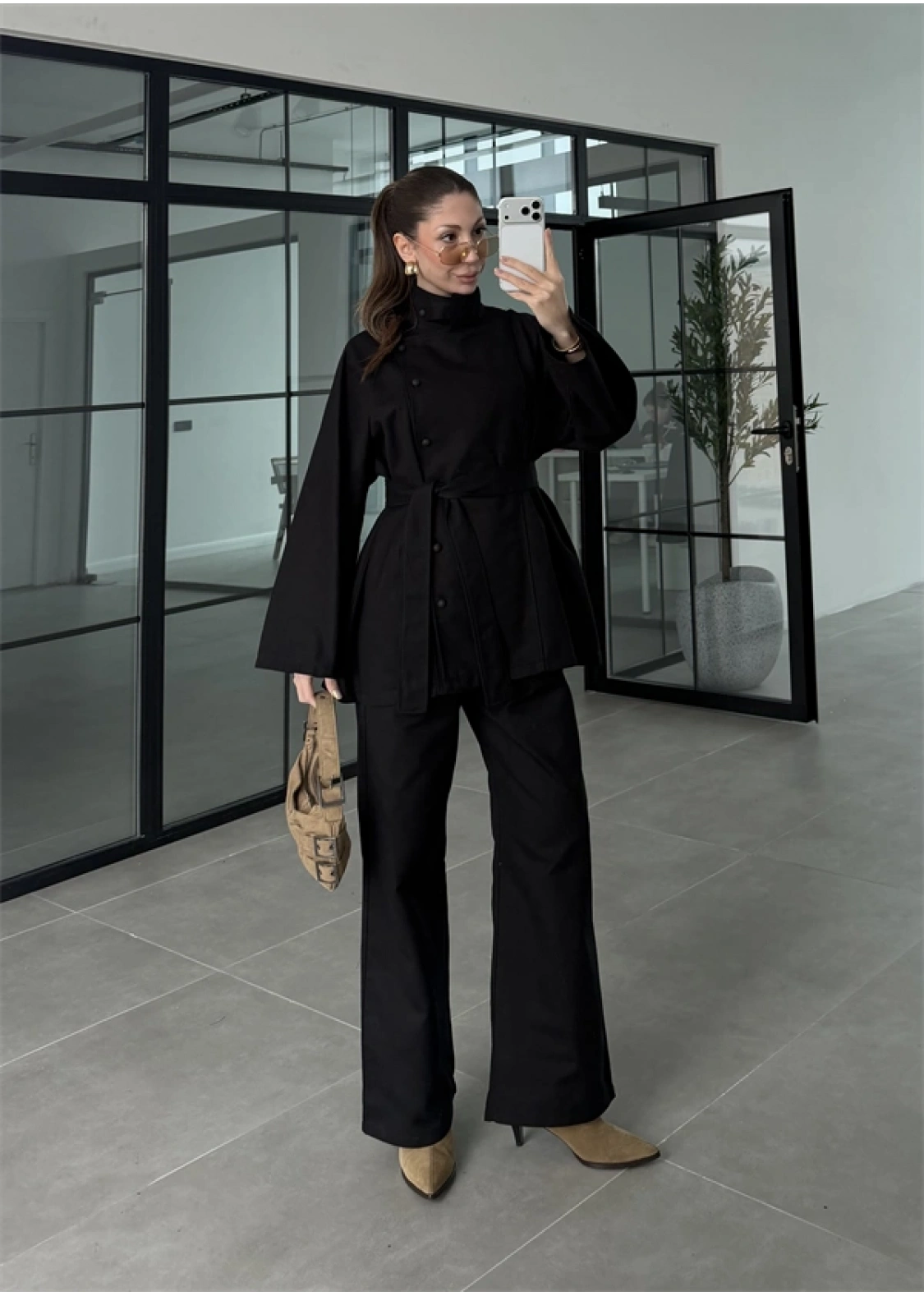 Dik Yaka Kuşaklı Siyah Denim Takım