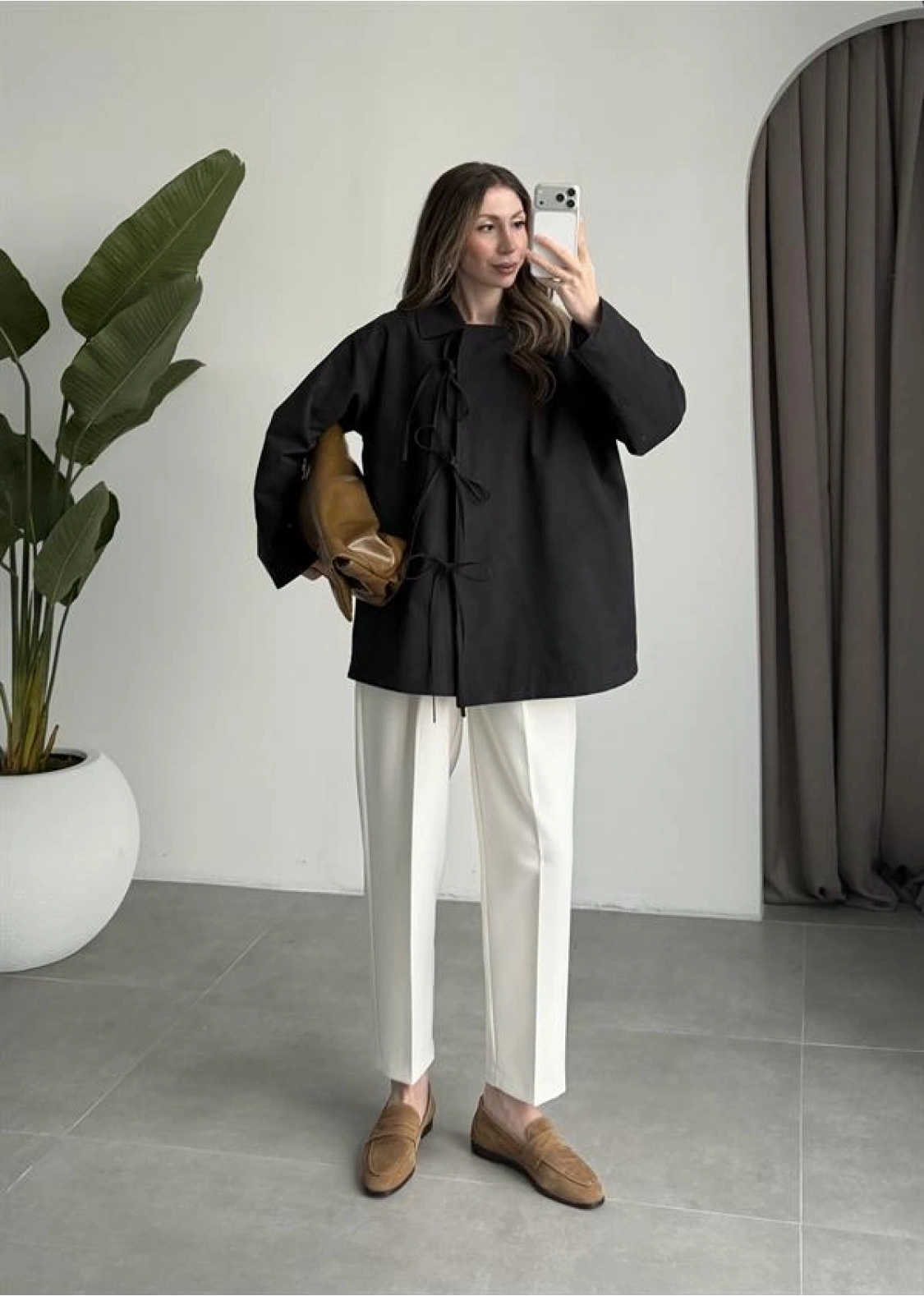 Fiyonk Detaylı Astarlı Siyah Trençkot