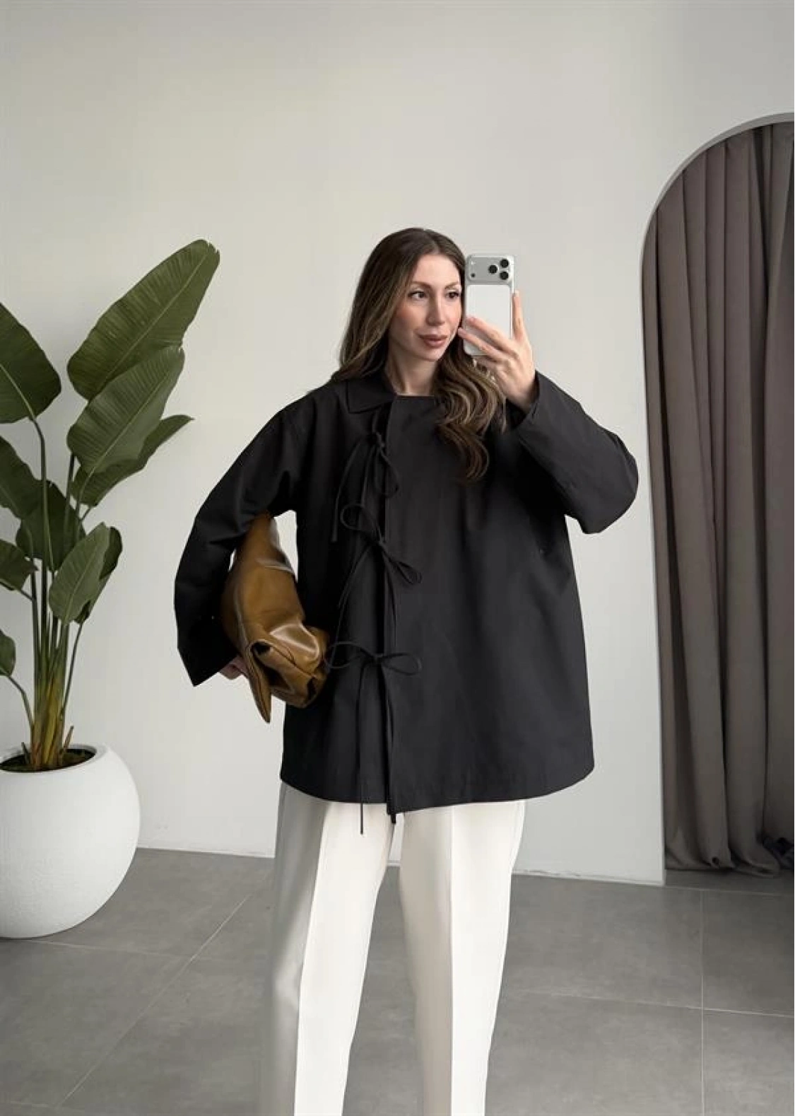 Fiyonk Detaylı Astarlı Siyah Trençkot