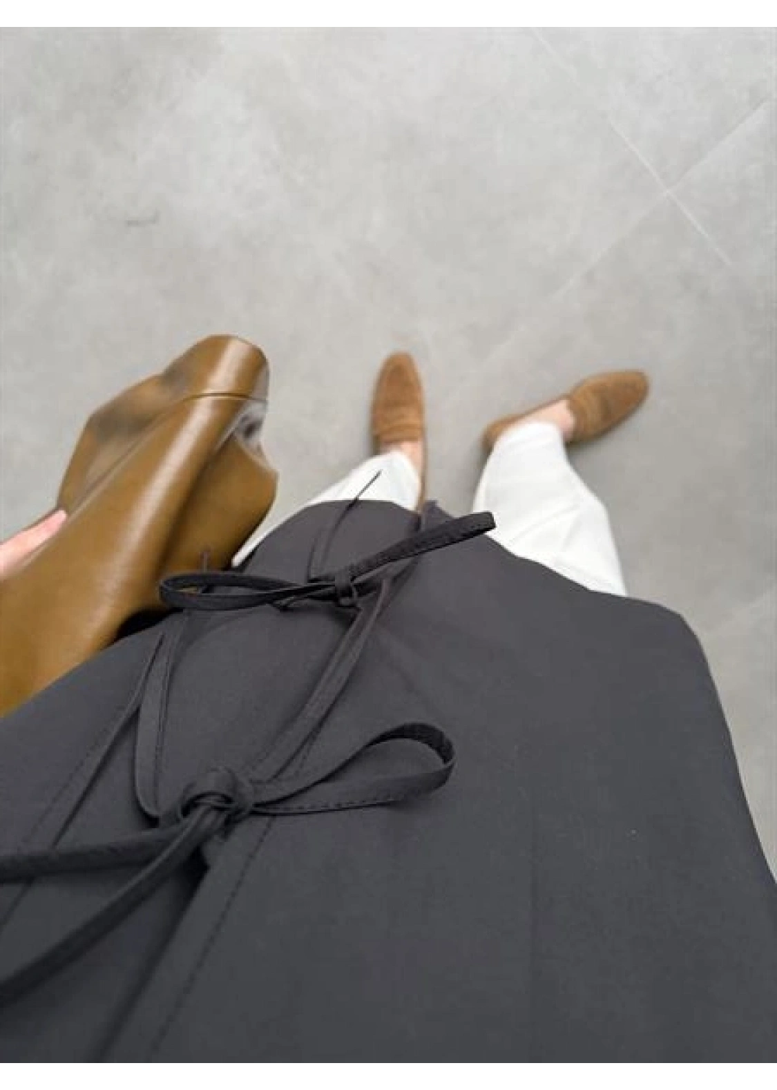 Fiyonk Detaylı Astarlı Siyah Trençkot