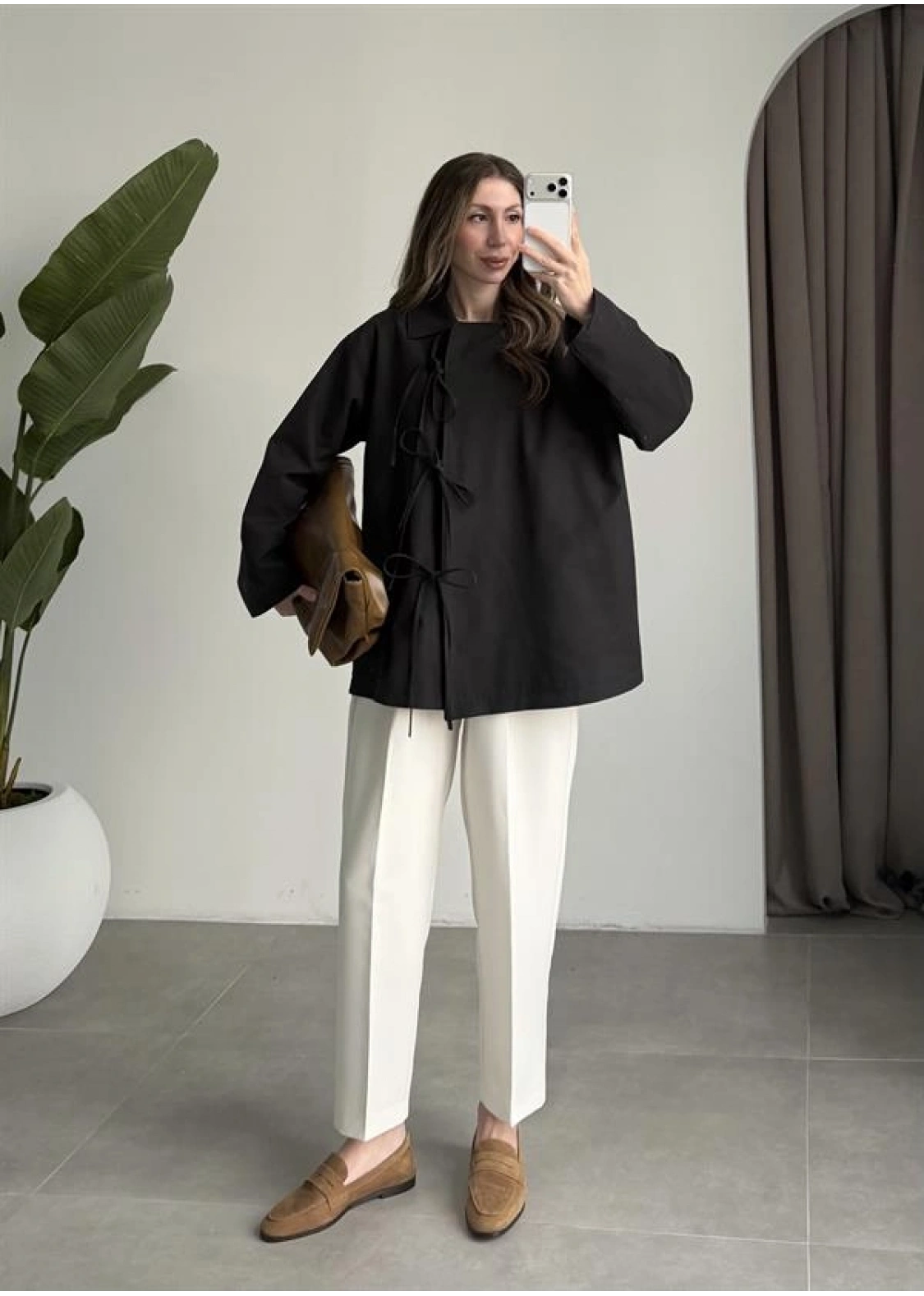 Fiyonk Detaylı Astarlı Siyah Trençkot