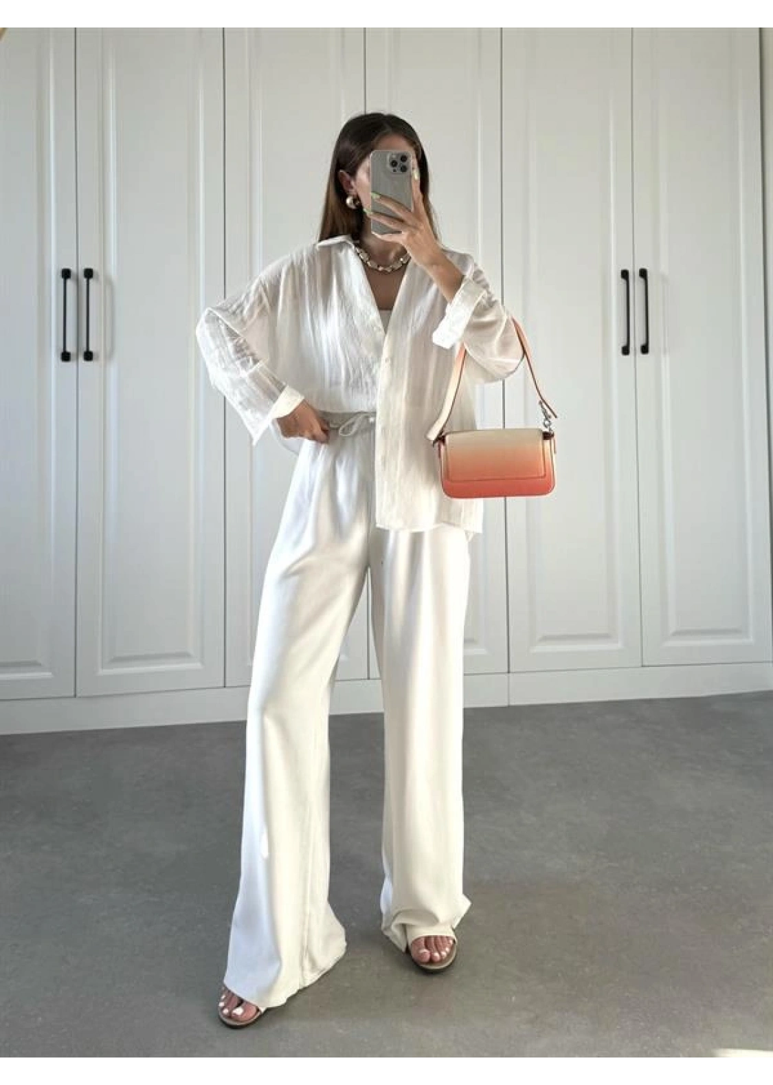 Line V Yaka Oversize Beyaz Gömlek