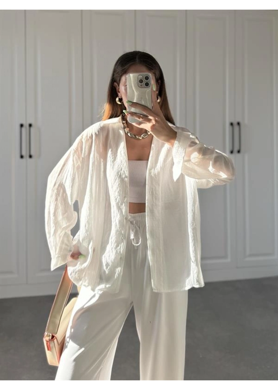 Line V Yaka Oversize Beyaz Gömlek