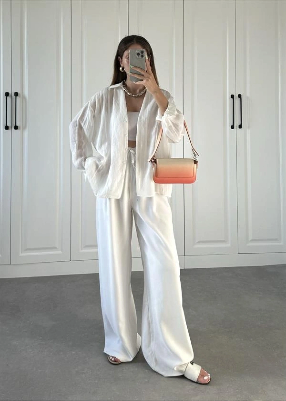 Line V Yaka Oversize Beyaz Gömlek