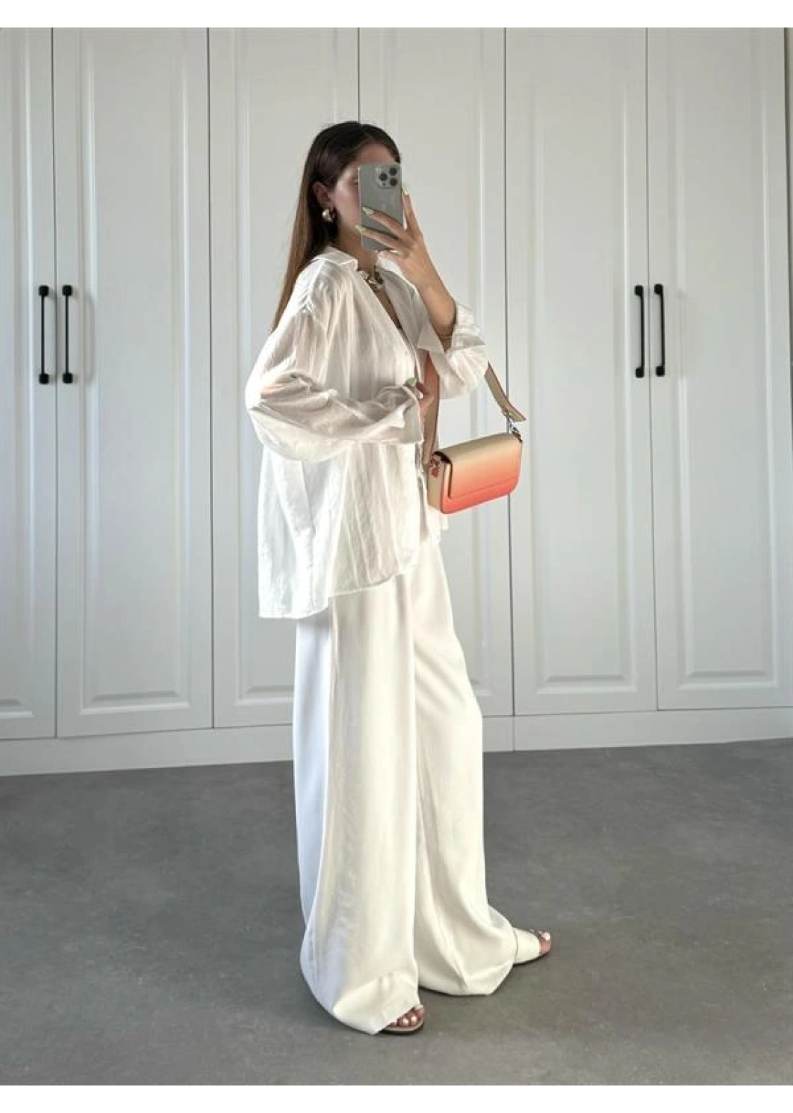 Line V Yaka Oversize Beyaz Gömlek