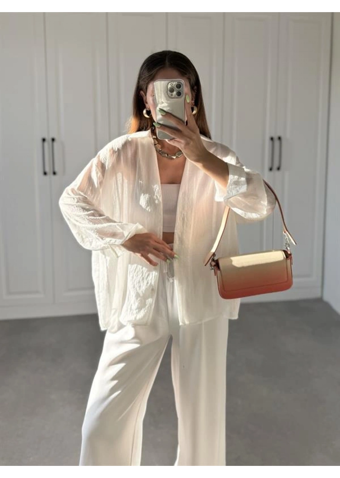 Line V Yaka Oversize Beyaz Gömlek