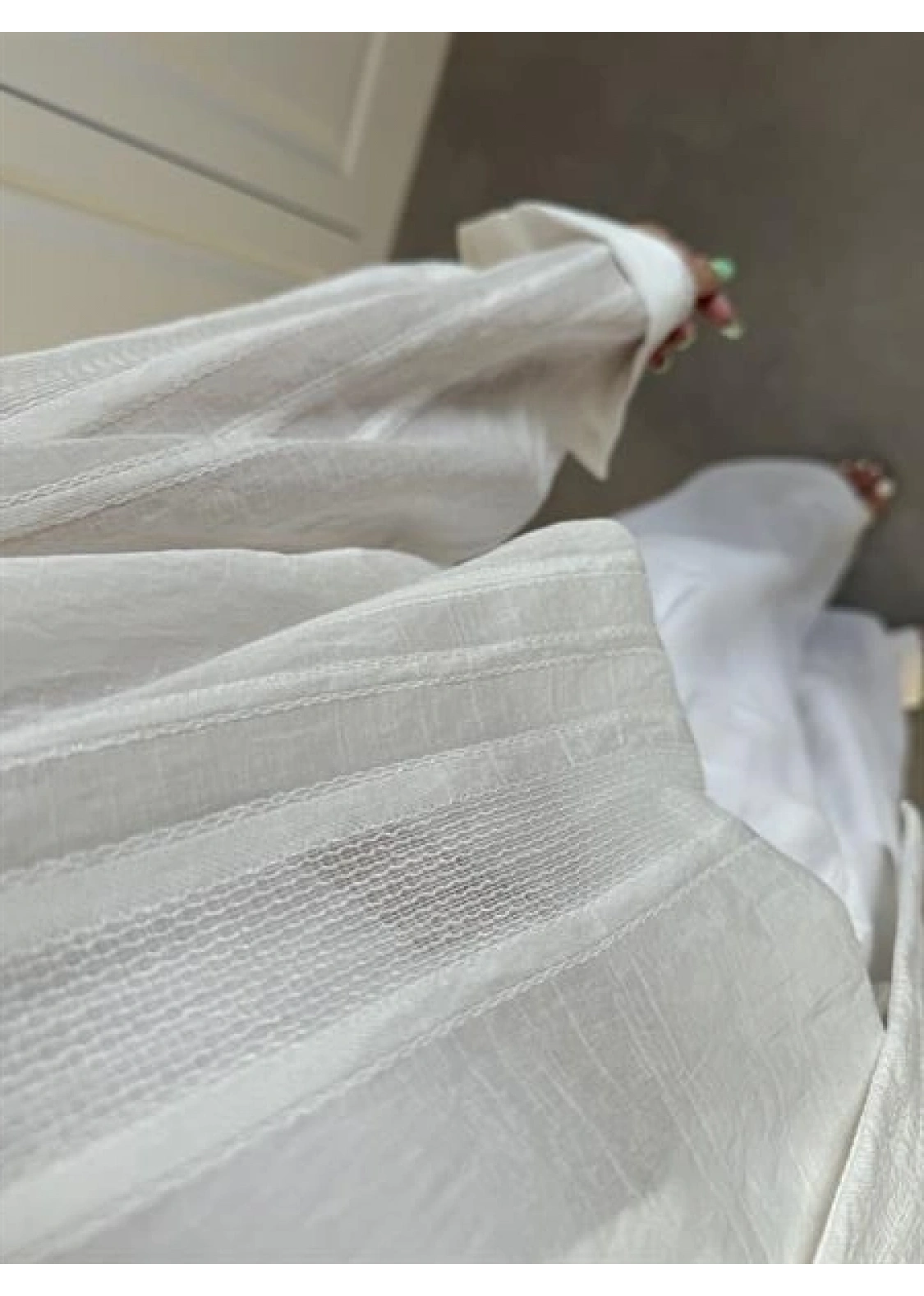 Line V Yaka Oversize Beyaz Gömlek