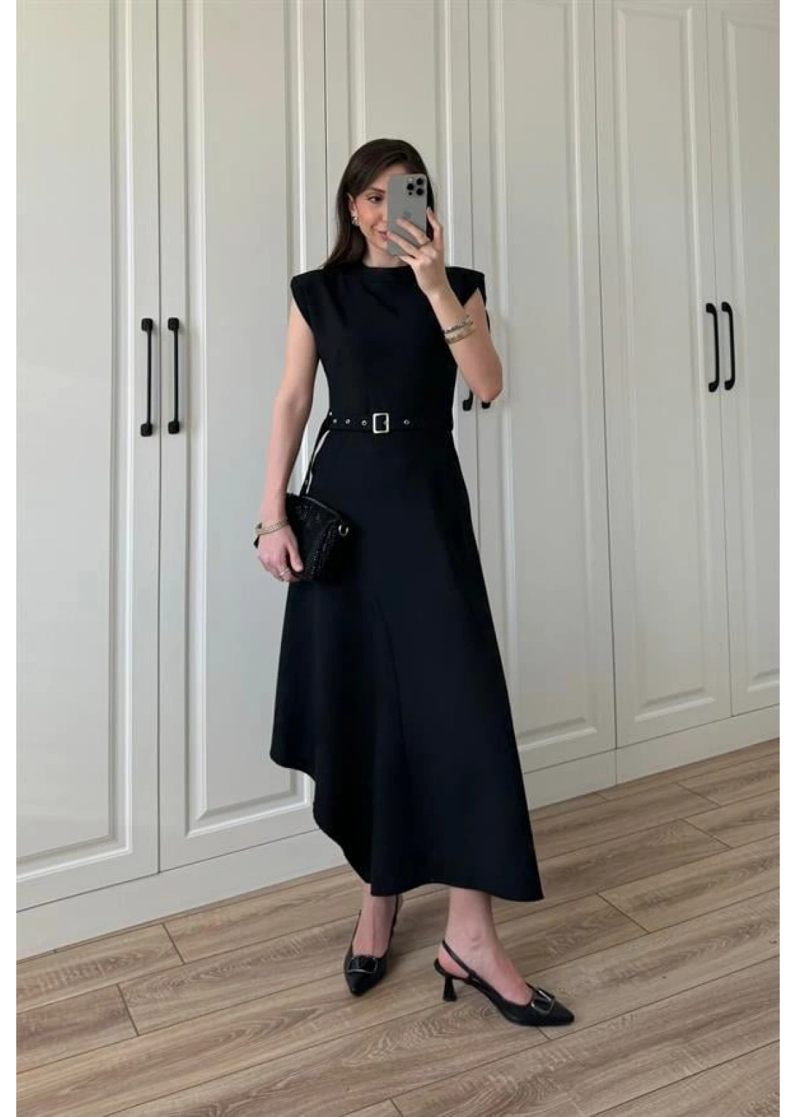Marka Model Asimetrik Kemerli Elbise
