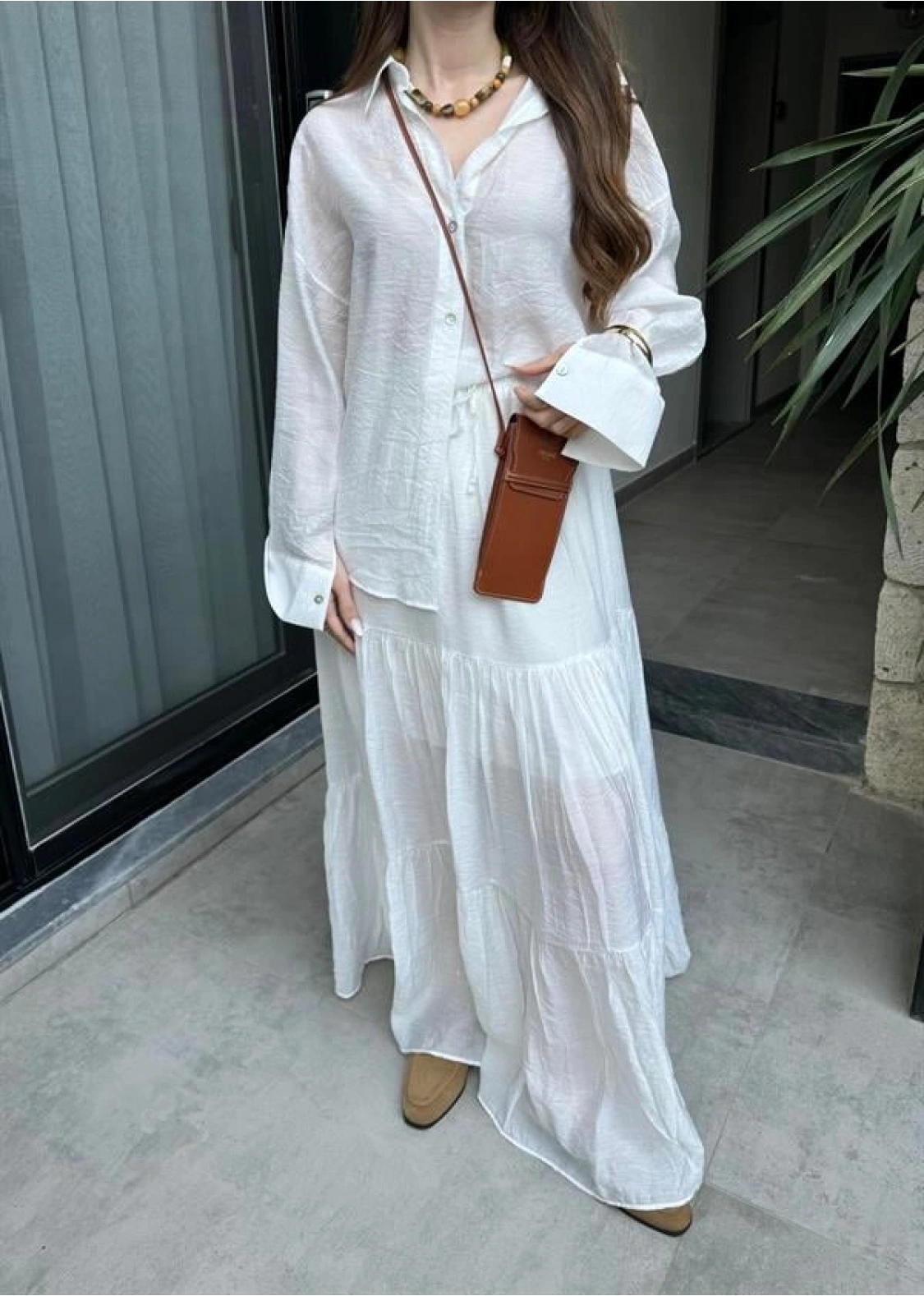 Mng Model Kırışık Beyaz Etekli Gömlek Takım