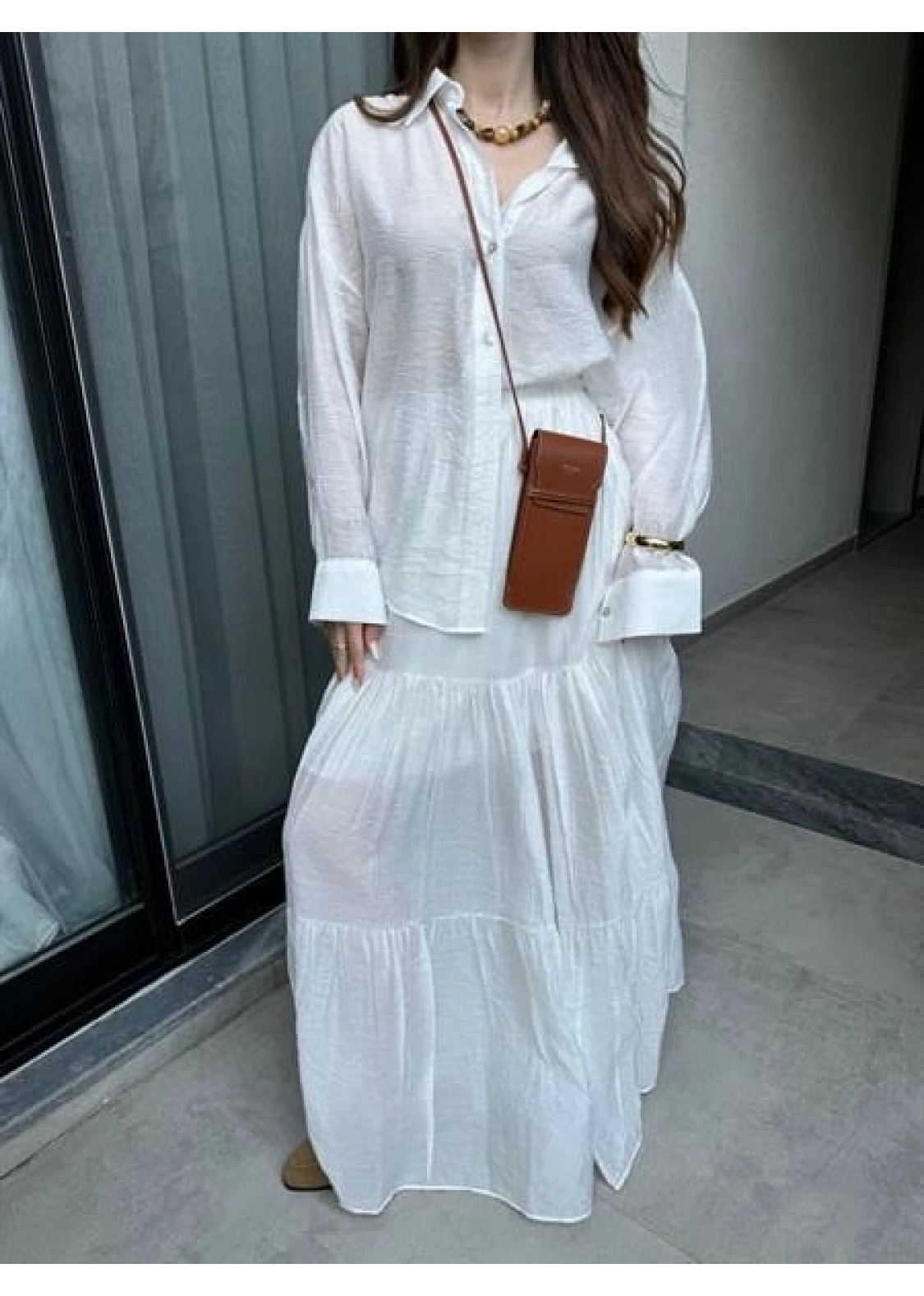 Mng Model Kırışık Beyaz Etekli Gömlek Takım