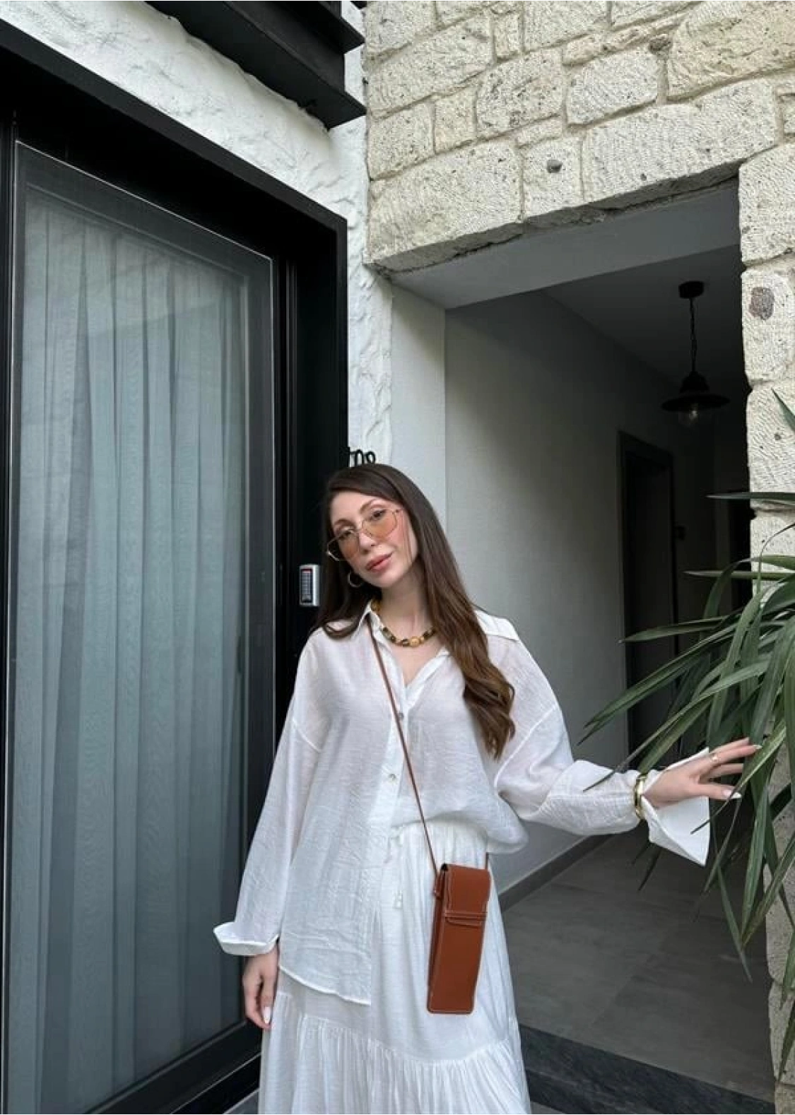 Mng Model Kırışık Beyaz Etekli Gömlek Takım