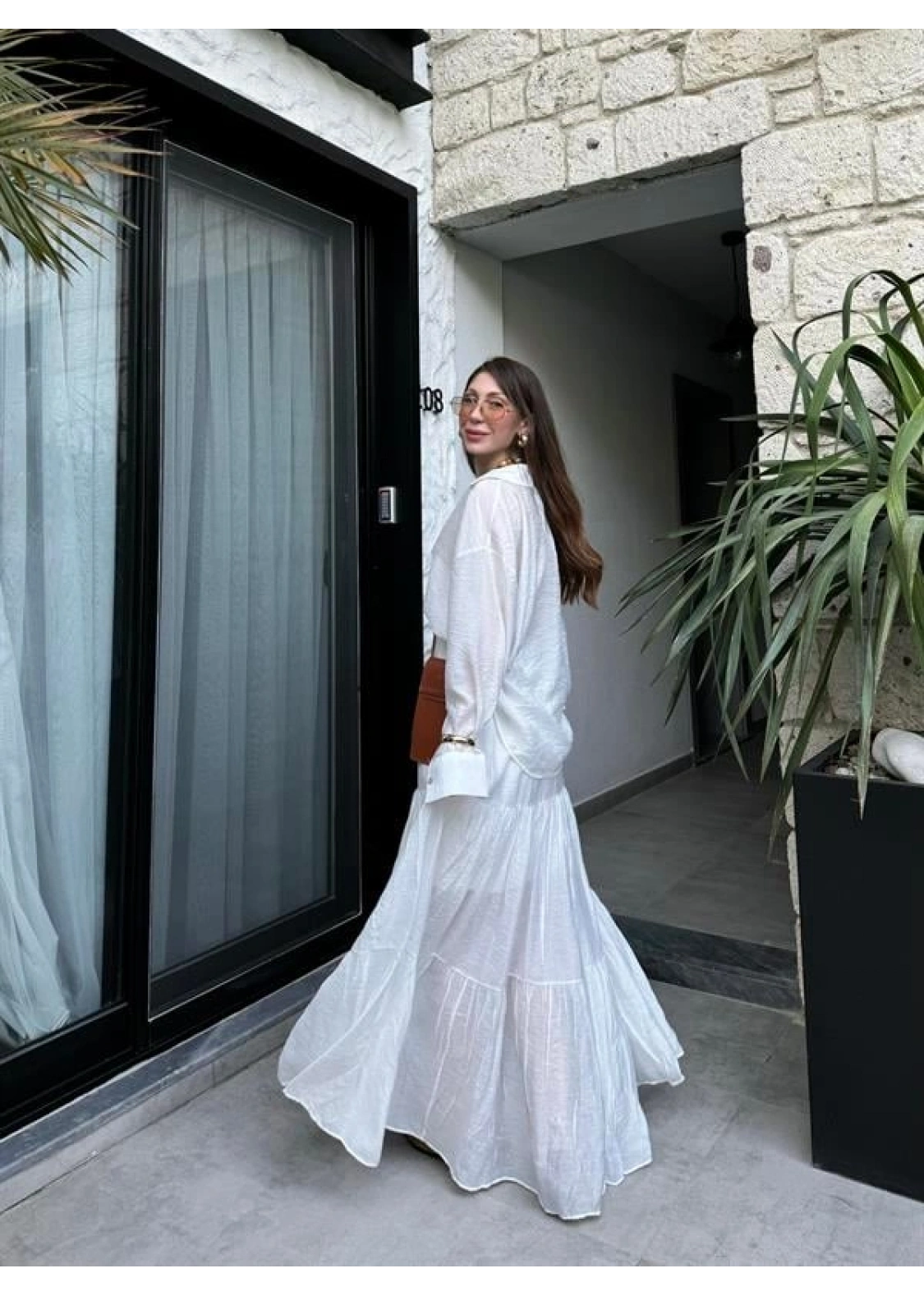 Mng Model Kırışık Beyaz Etekli Gömlek Takım