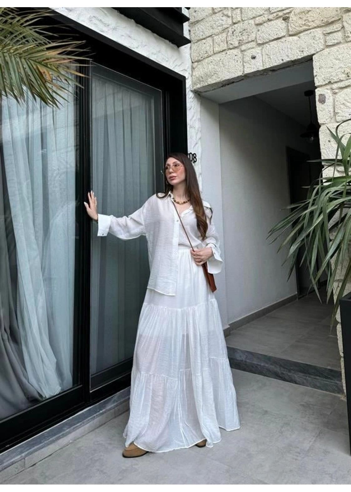 Mng Model Kırışık Beyaz Etekli Gömlek Takım
