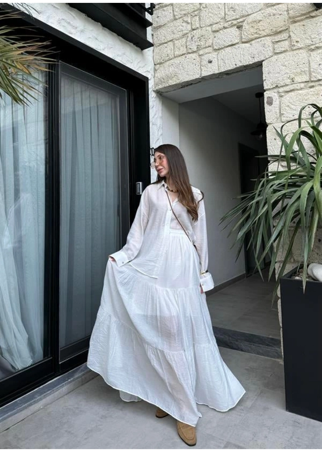 Mng Model Kırışık Beyaz Etekli Gömlek Takım