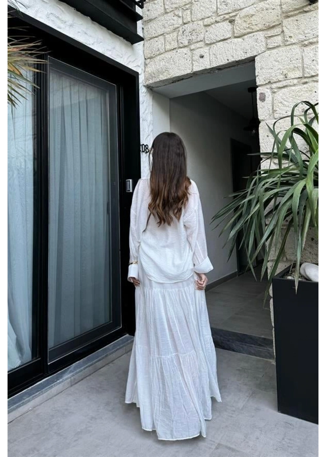 Mng Model Kırışık Beyaz Etekli Gömlek Takım