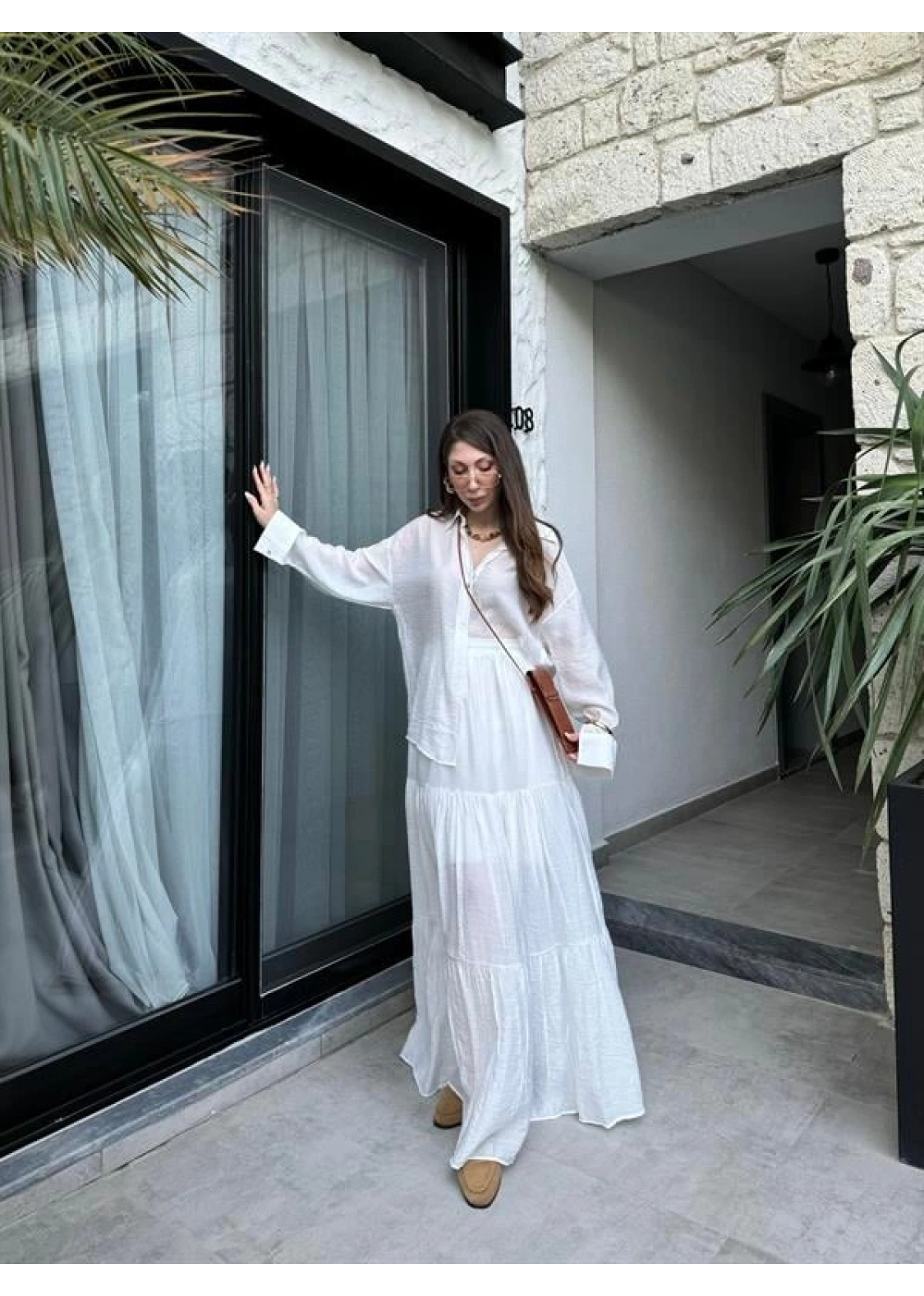 Mng Model Kırışık Beyaz Etekli Gömlek Takım
