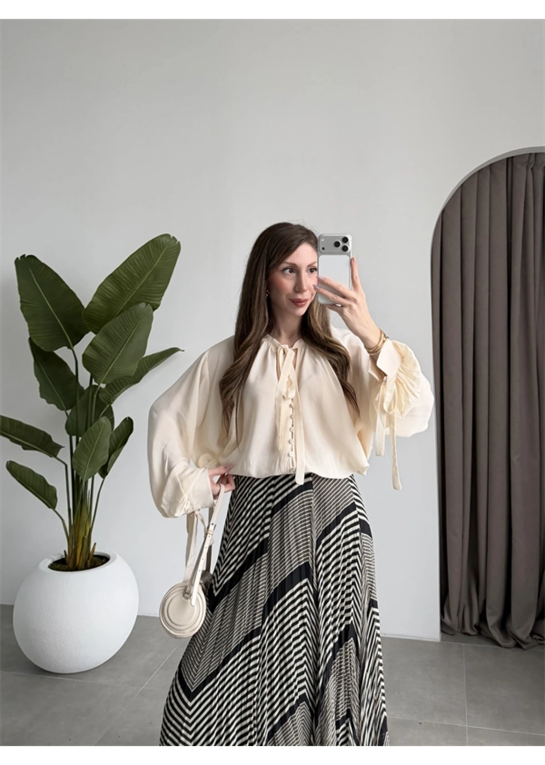 Önden Bağcıklı Ekru Bluz Gömlek