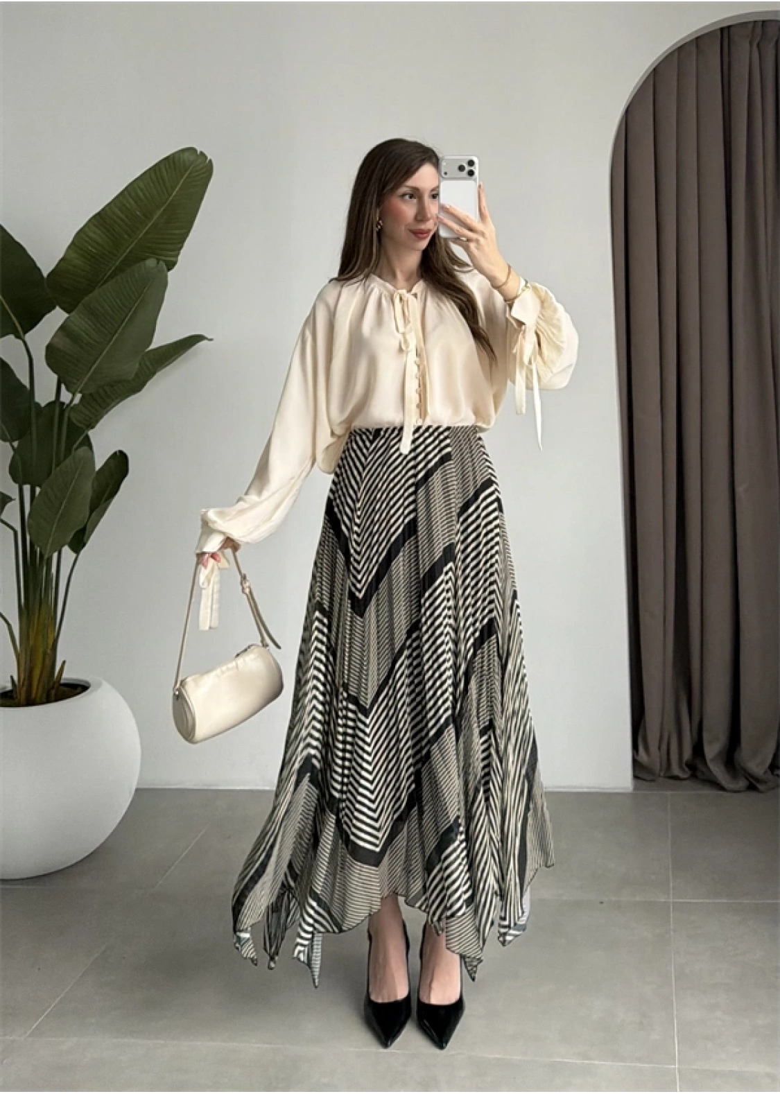 Önden Bağcıklı Ekru Bluz Gömlek